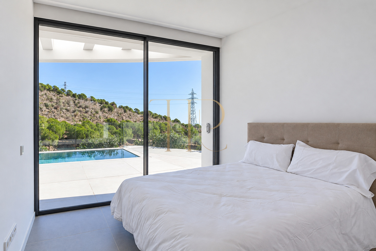Let villa with pool in Finestrelles