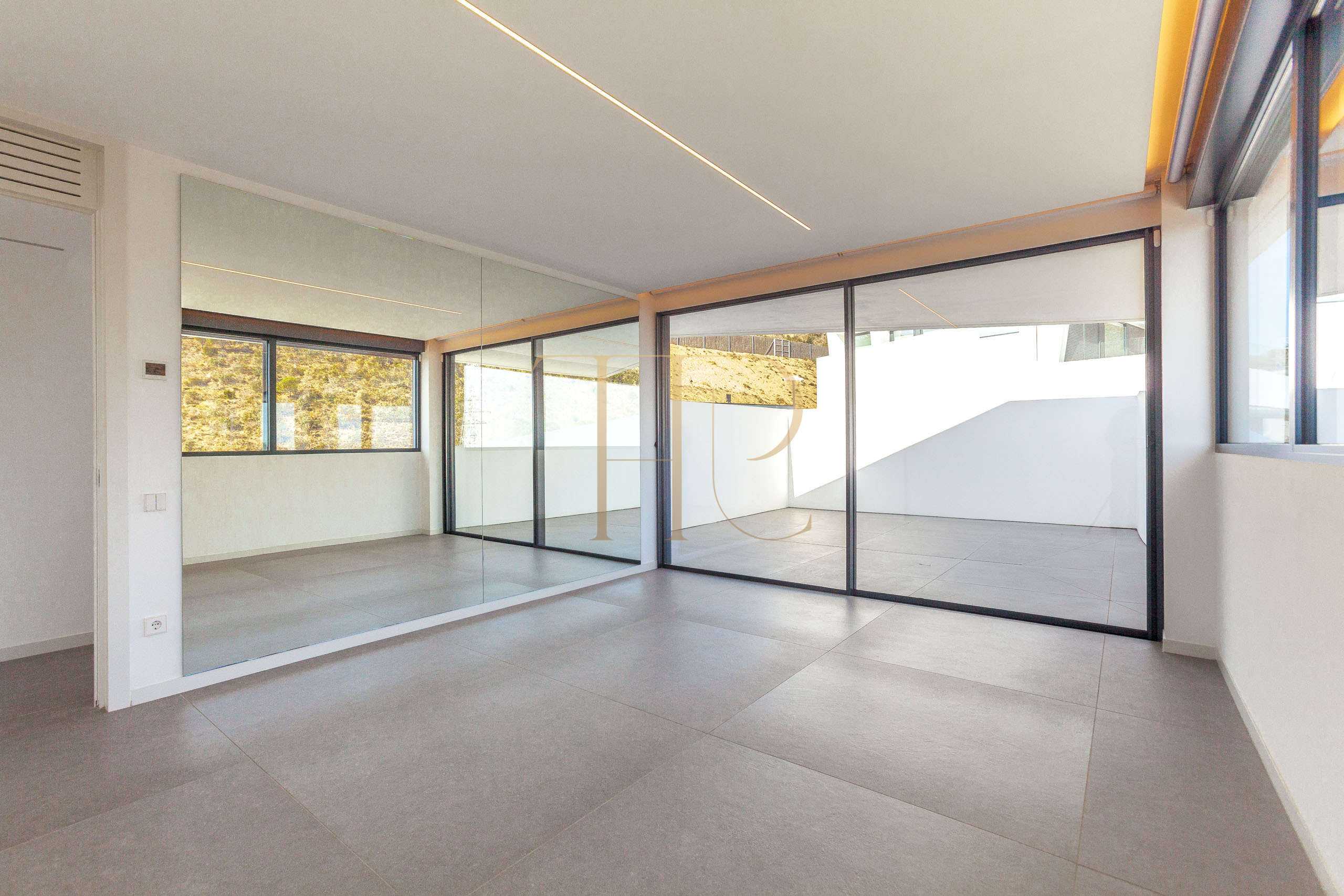 Let villa with pool in Finestrelles