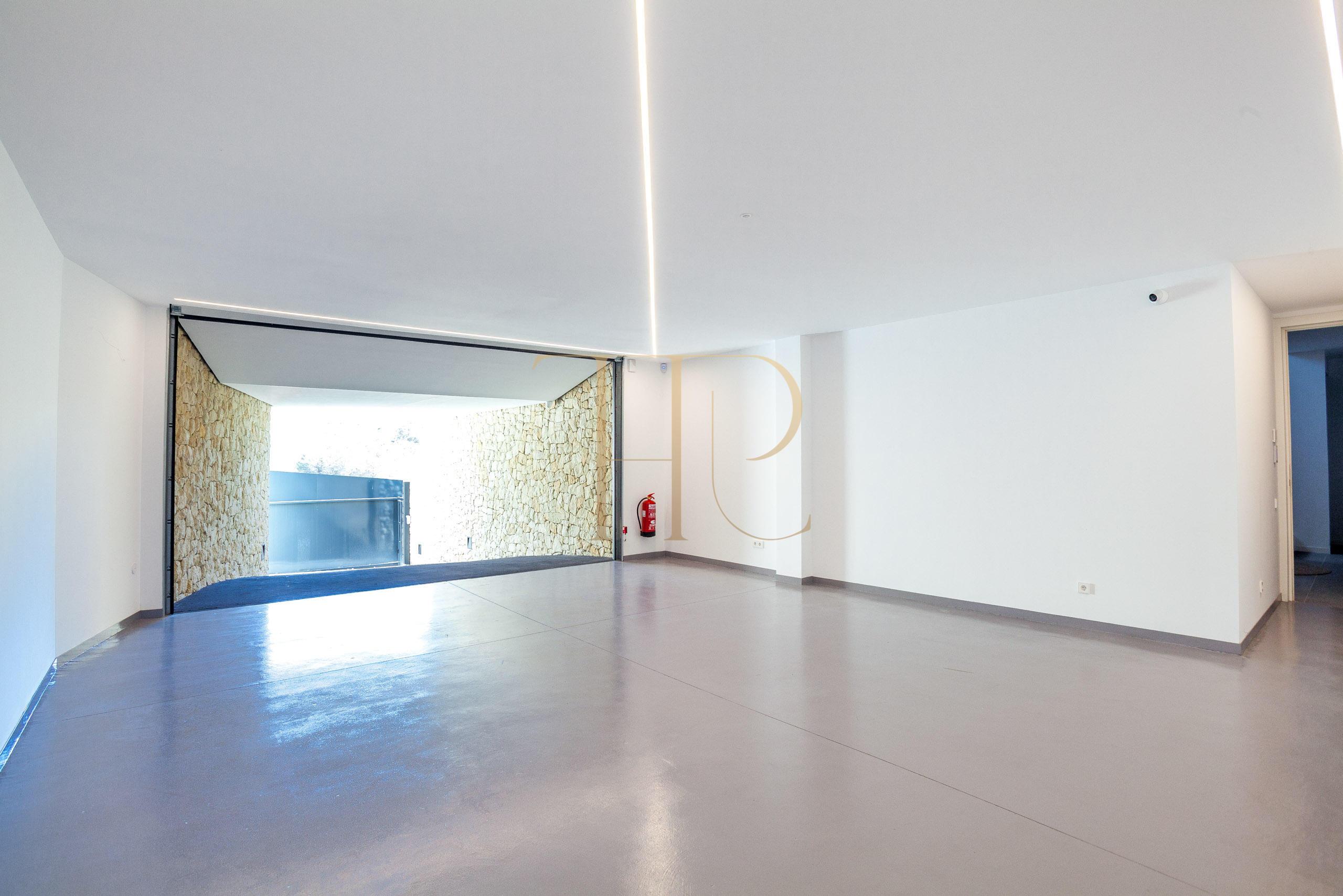 Let villa with pool in Finestrelles
