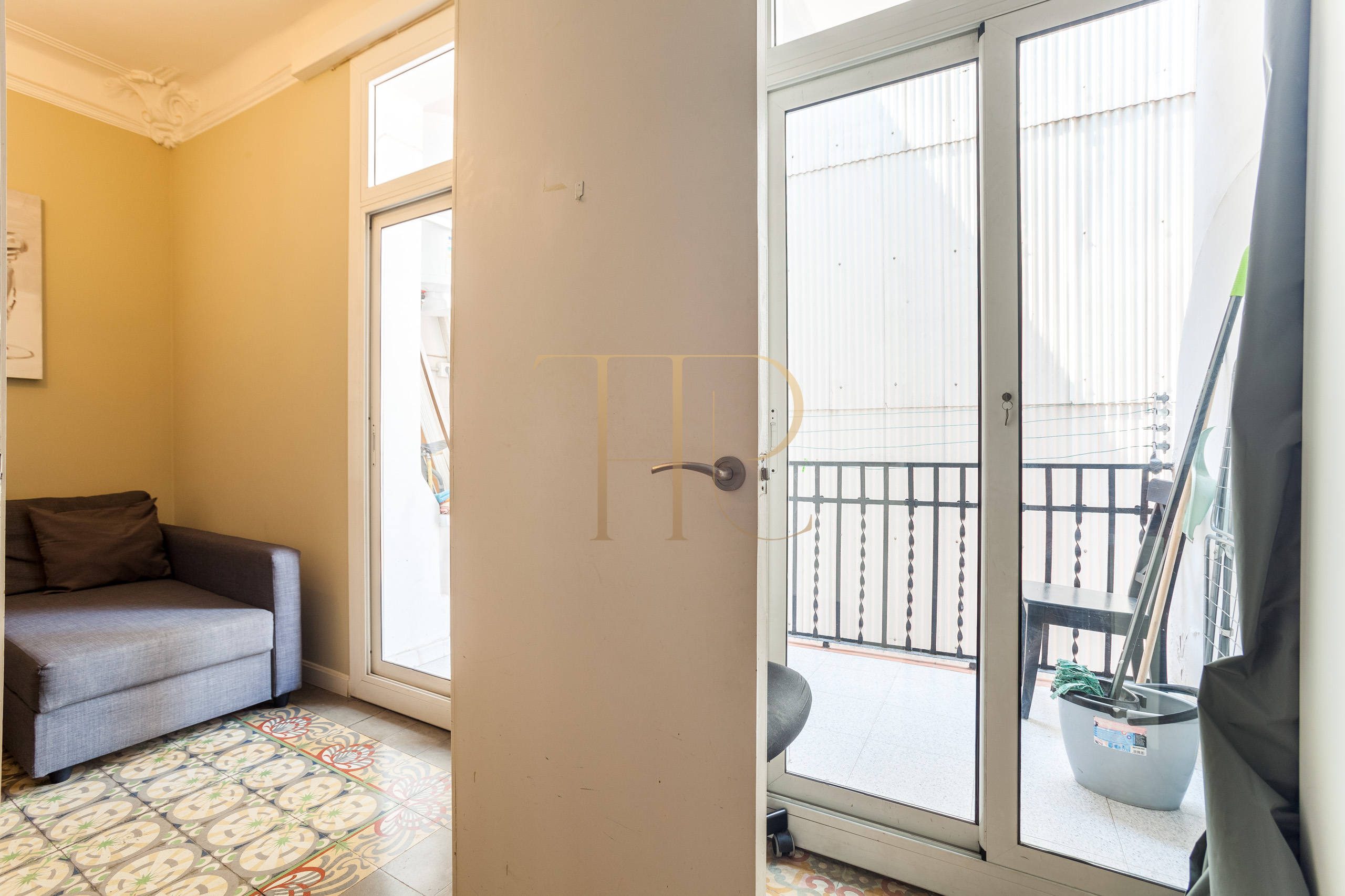Sold apartment with balconies near Plaça d’Espanya
