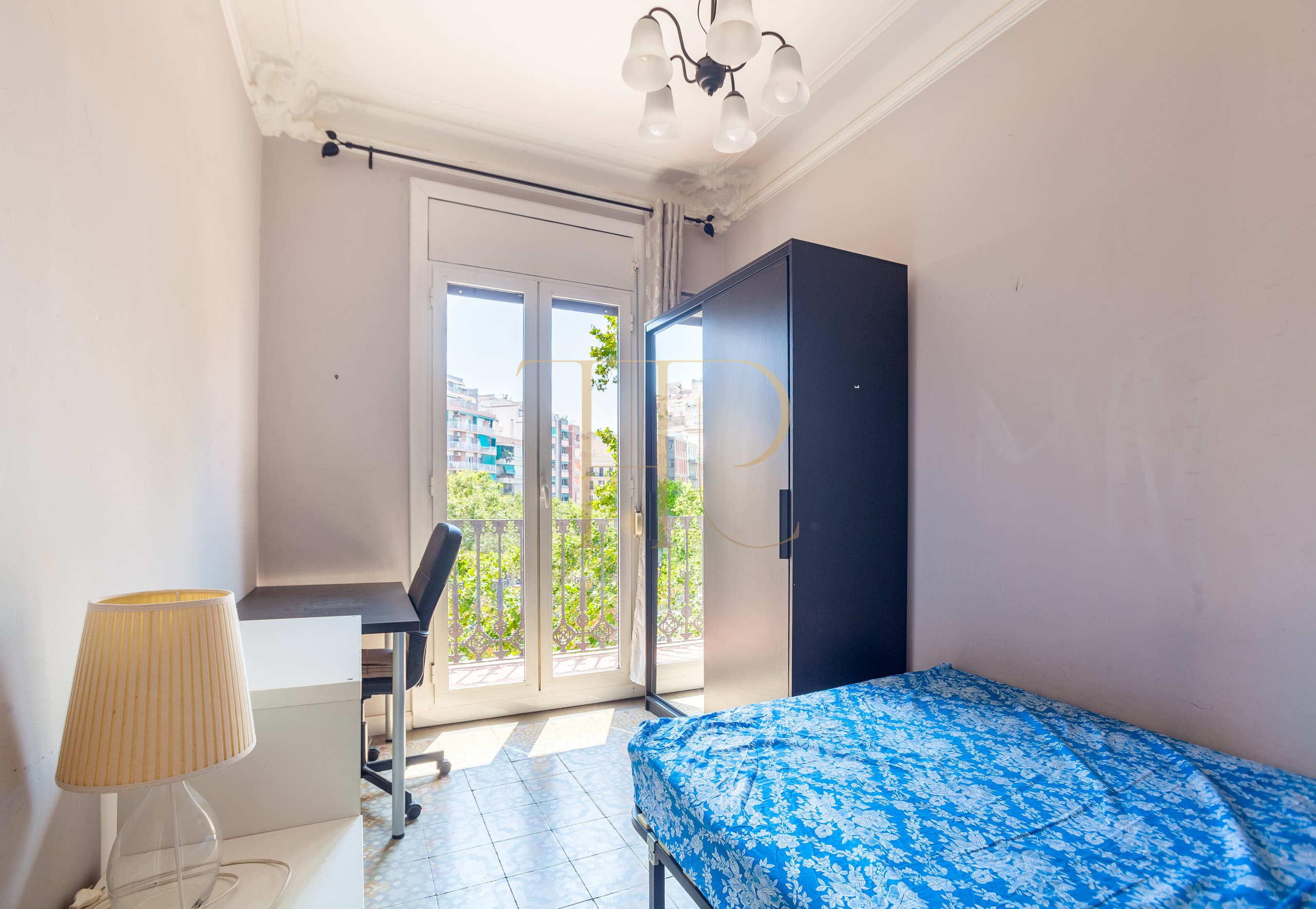 Sold apartment with balconies near Plaça d’Espanya