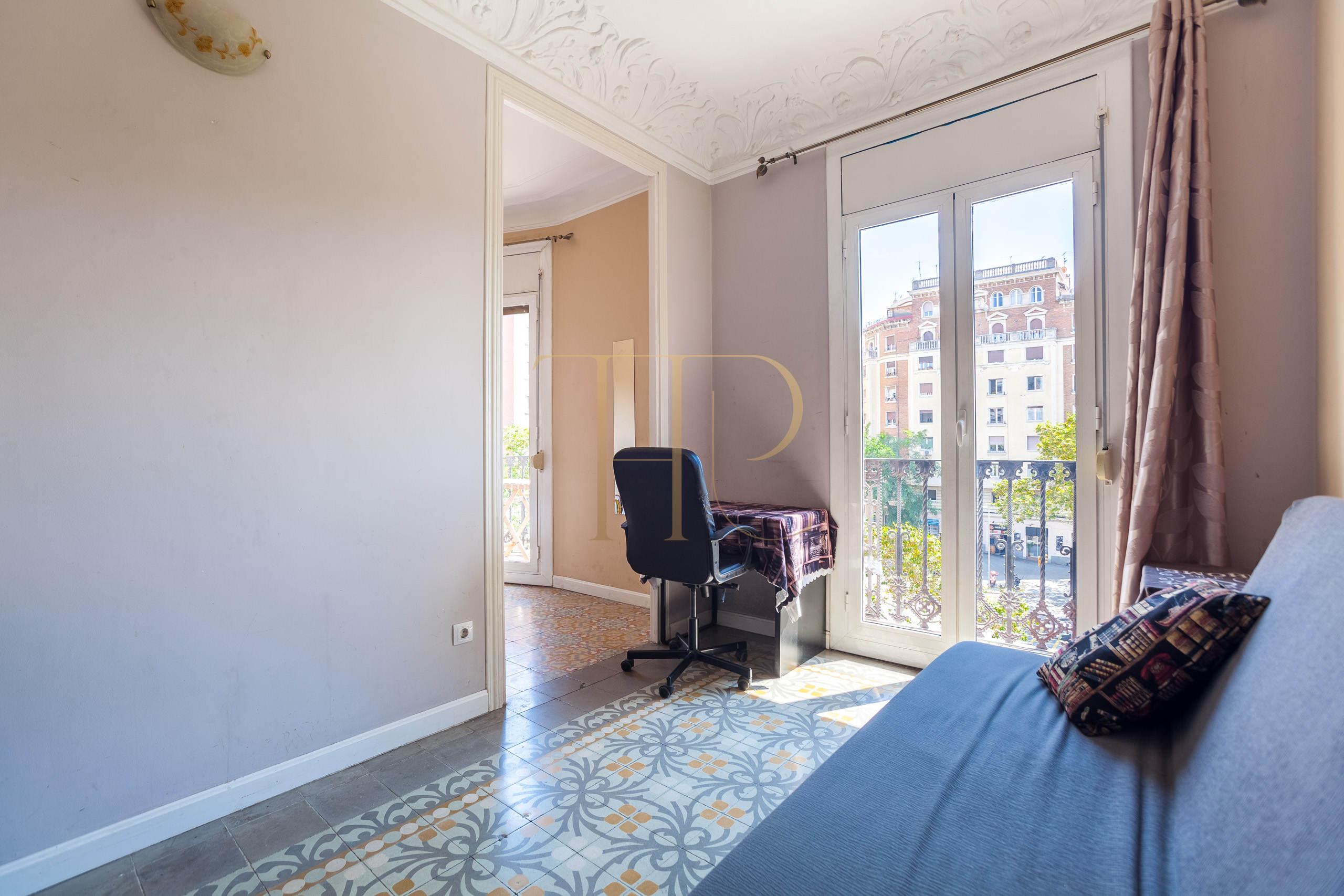 Sold apartment with balconies near Plaça d’Espanya