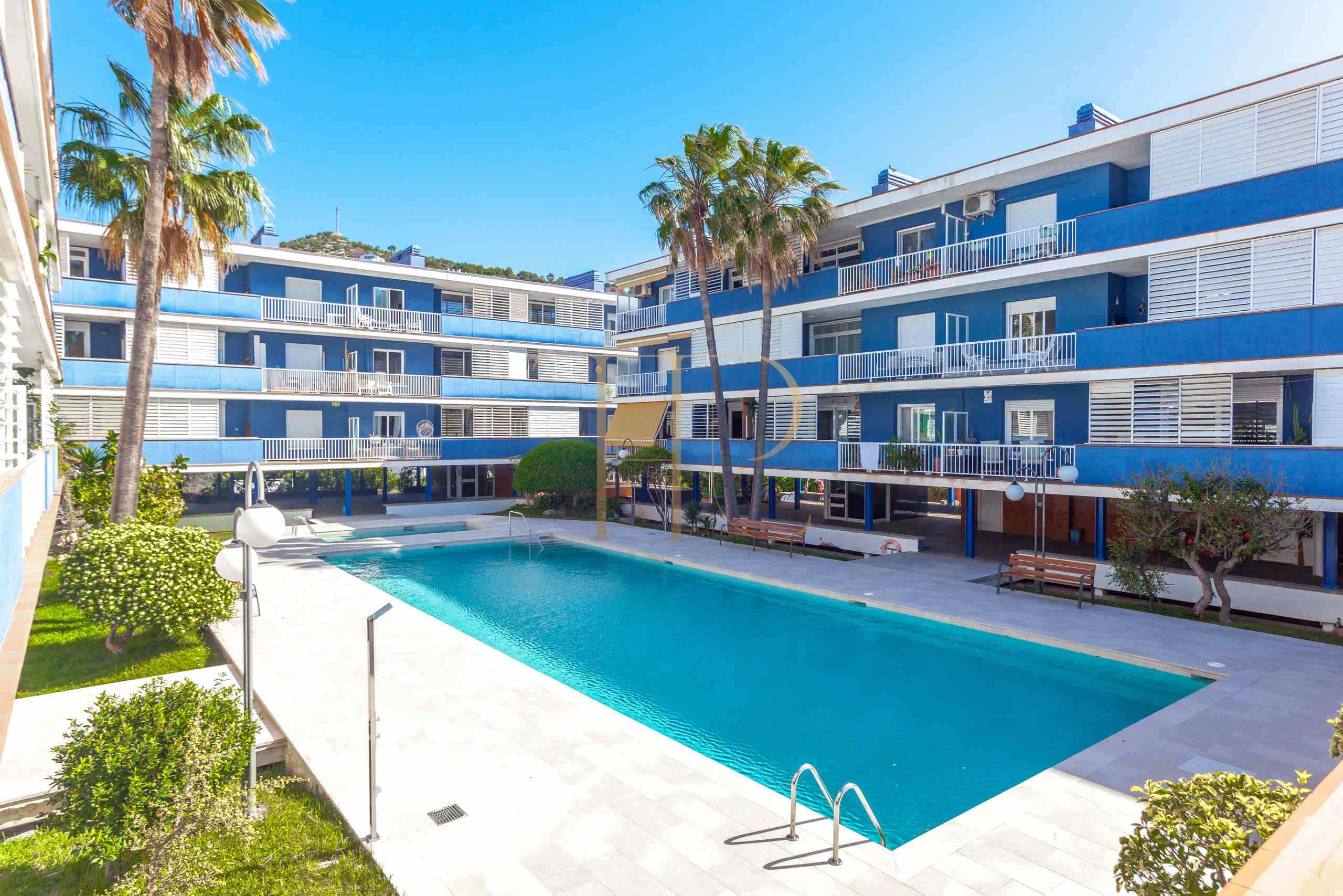 Apartment with terrace and sea views in Les Botigues de Sitges