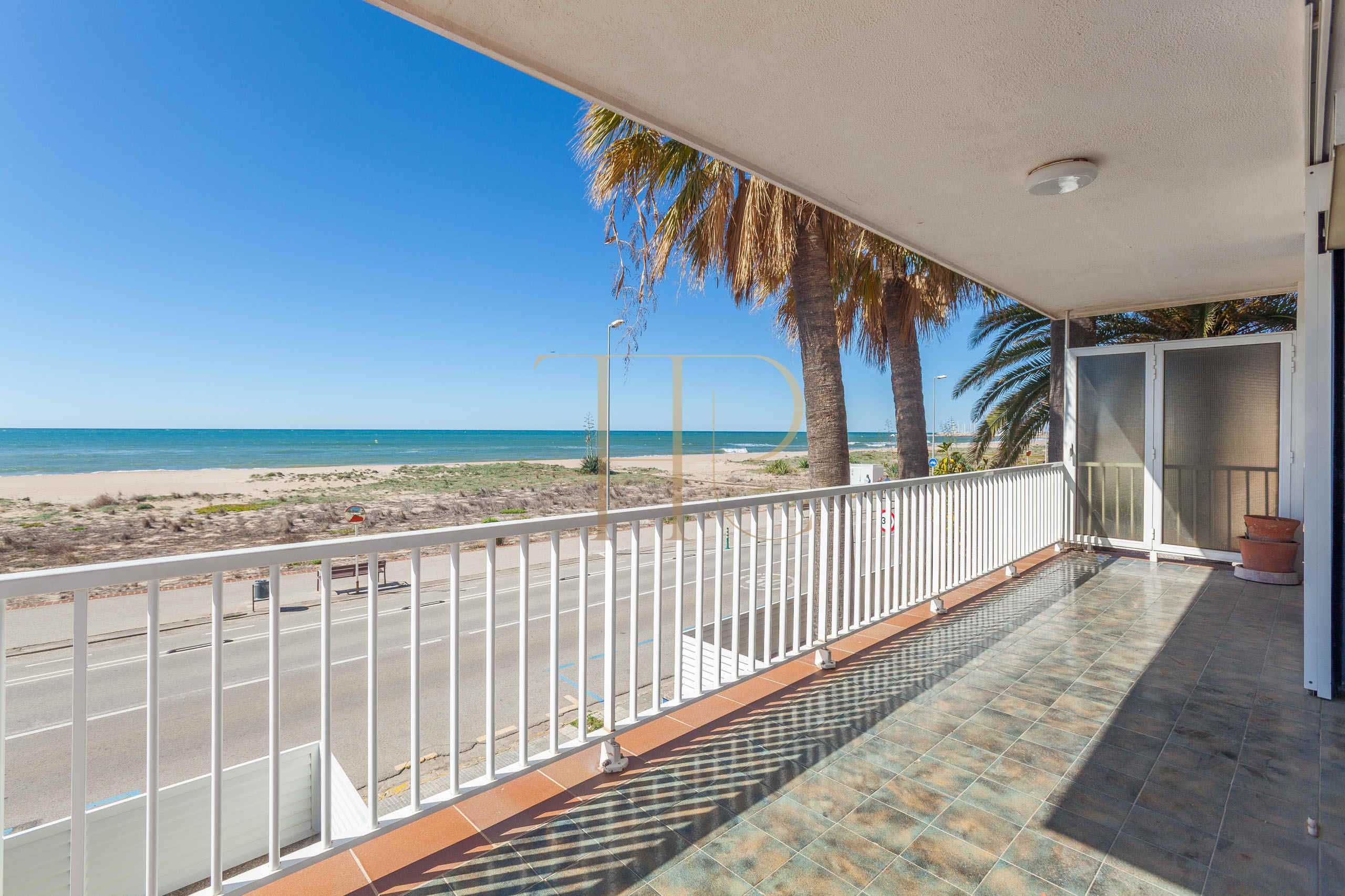 Apartment with terrace and sea views in Les Botigues de Sitges