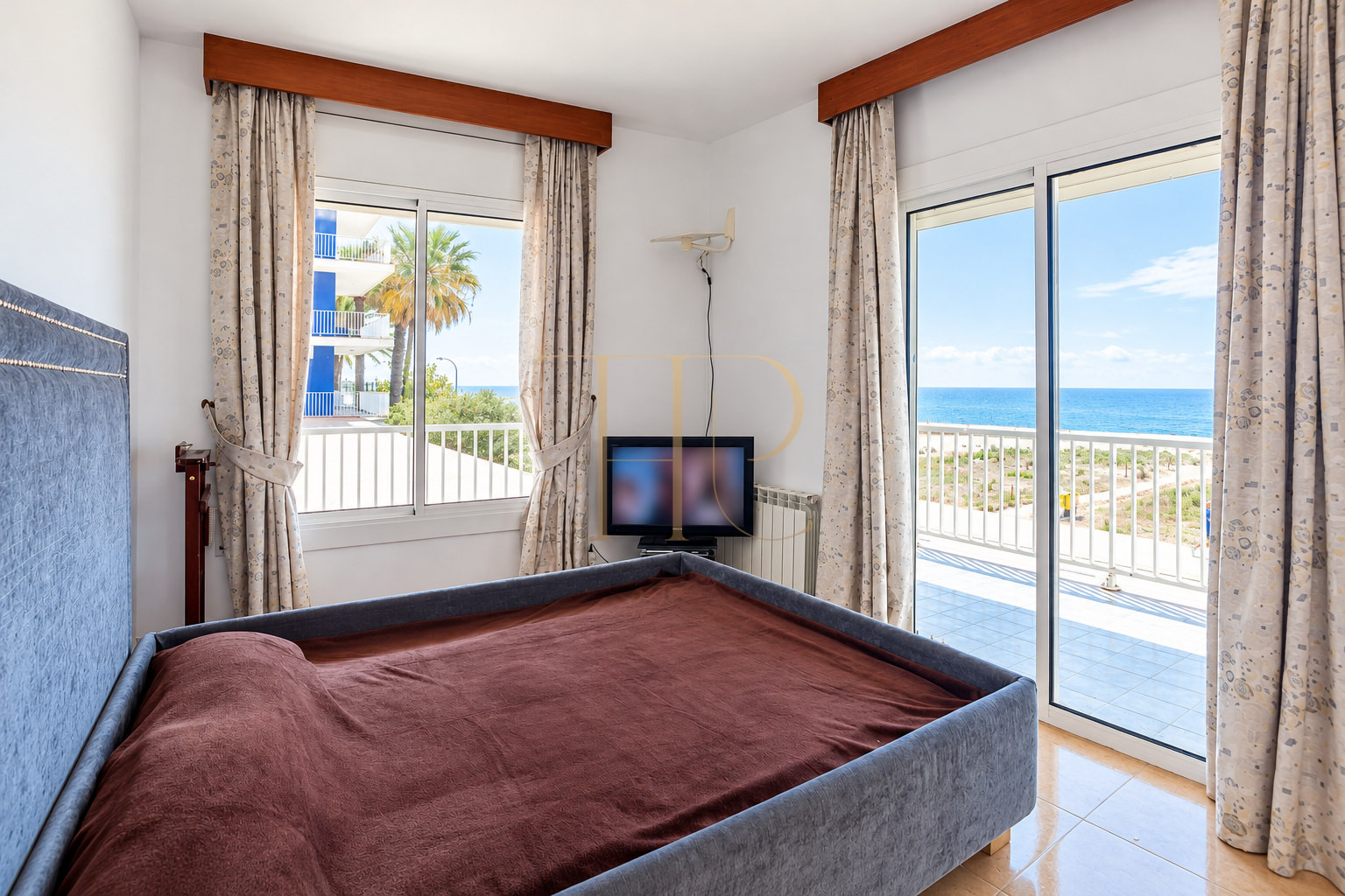Apartment with terrace and sea views in Les Botigues de Sitges