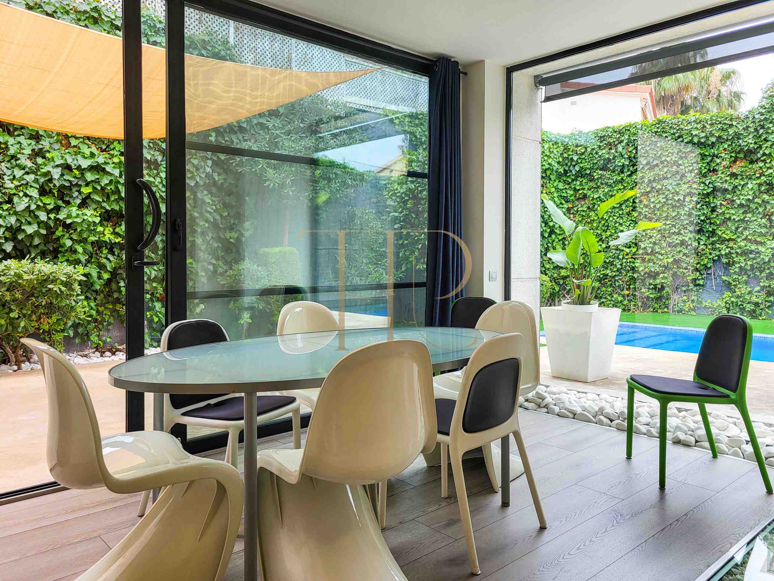 Villa with pool and garden near the beach in Castelldefels