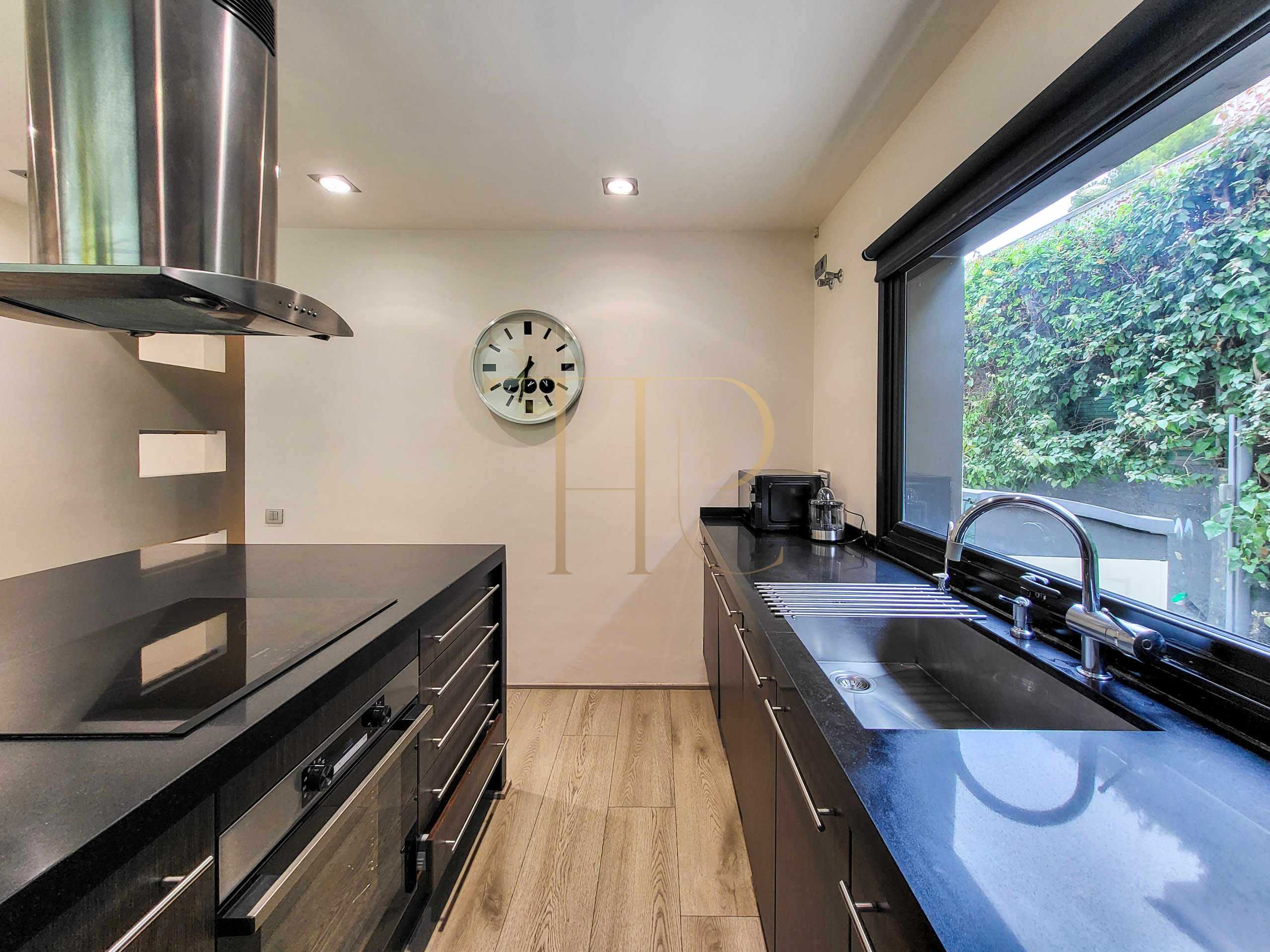 Villa with pool and garden near the beach in Castelldefels