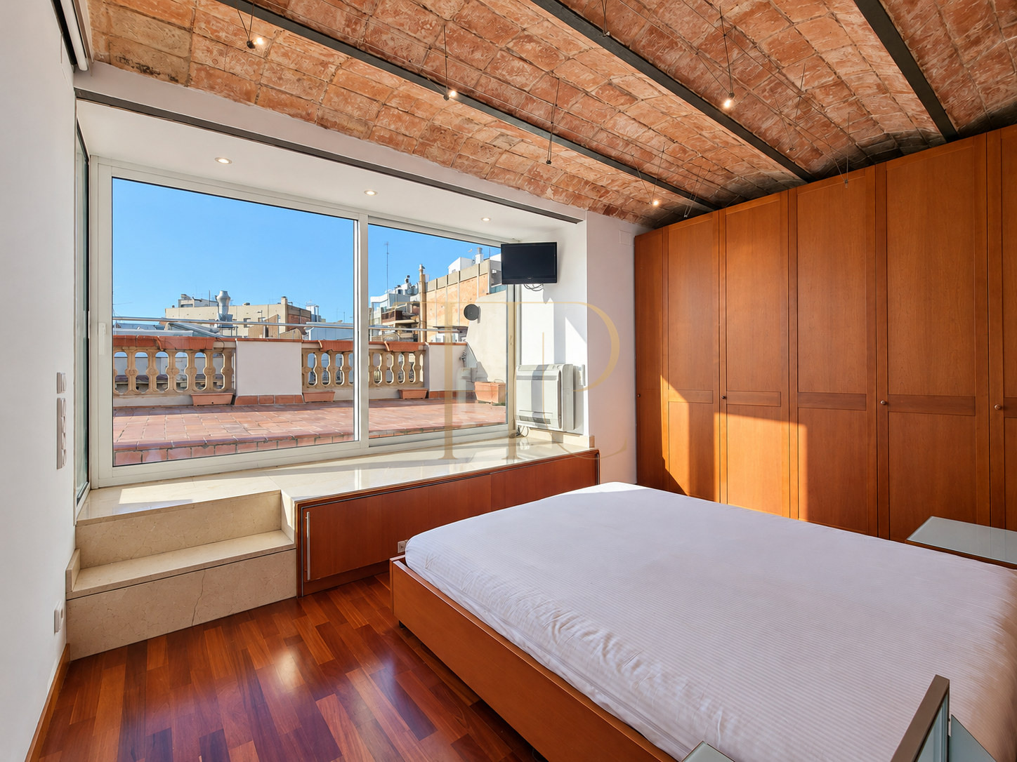 Let penthouse with terraces in Barcelona’s Eixample