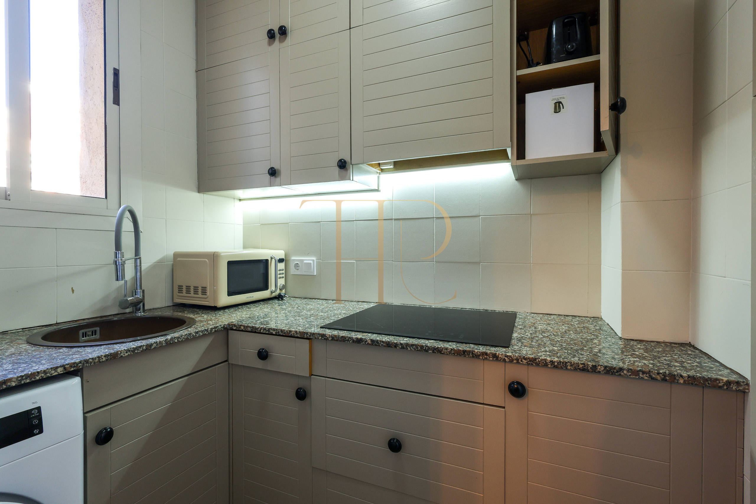 Four-bedroom apartment in the Eixample · Rented