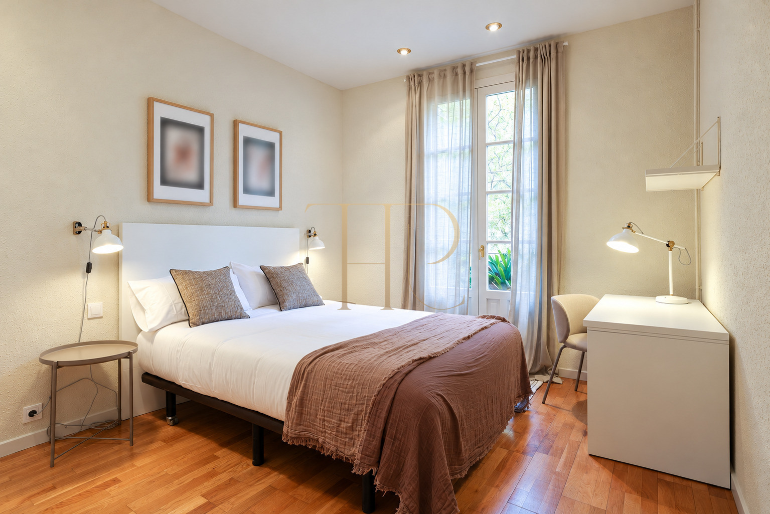 Four-bedroom apartment in the Eixample · Rented