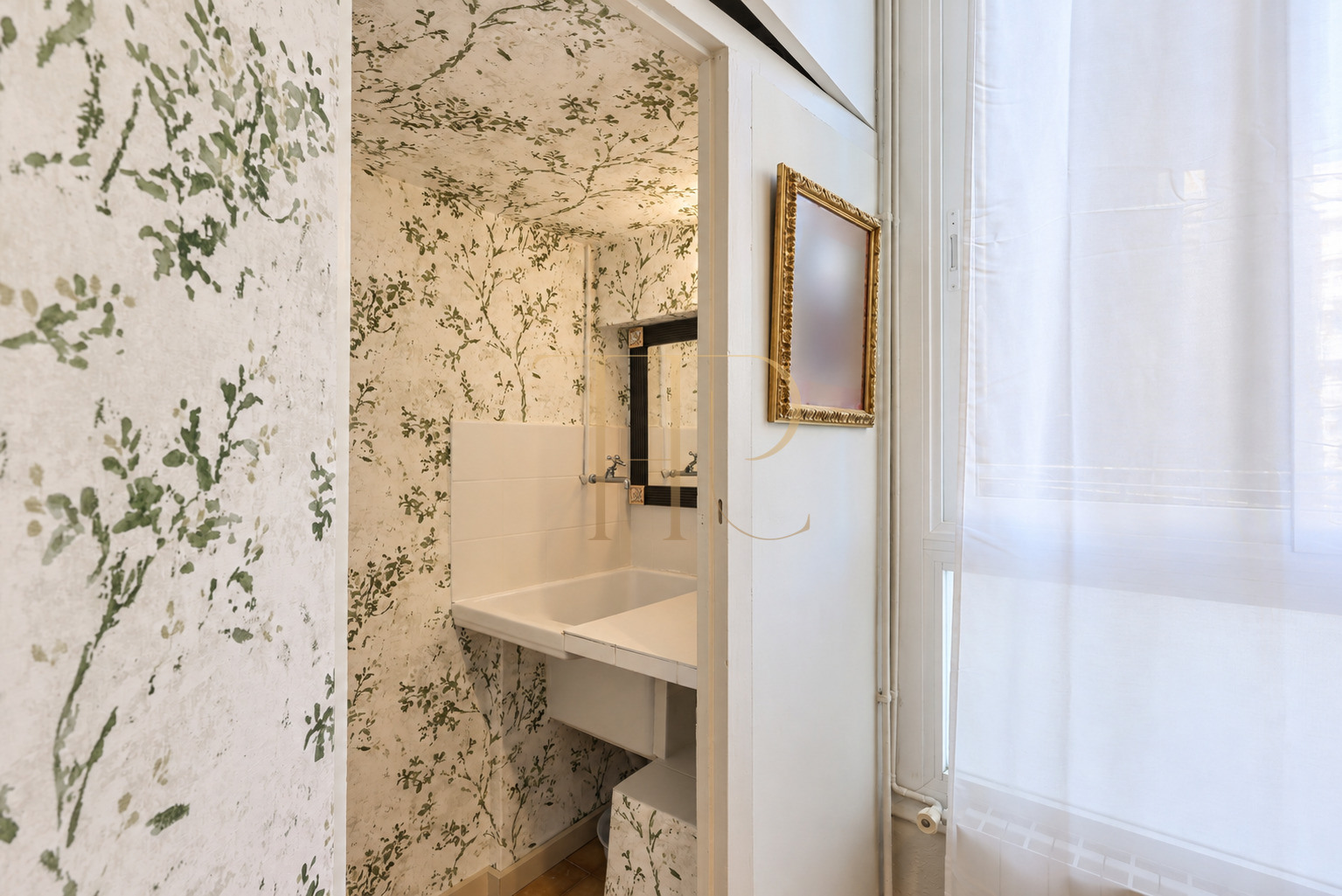 Four-bedroom apartment in the Eixample · Rented