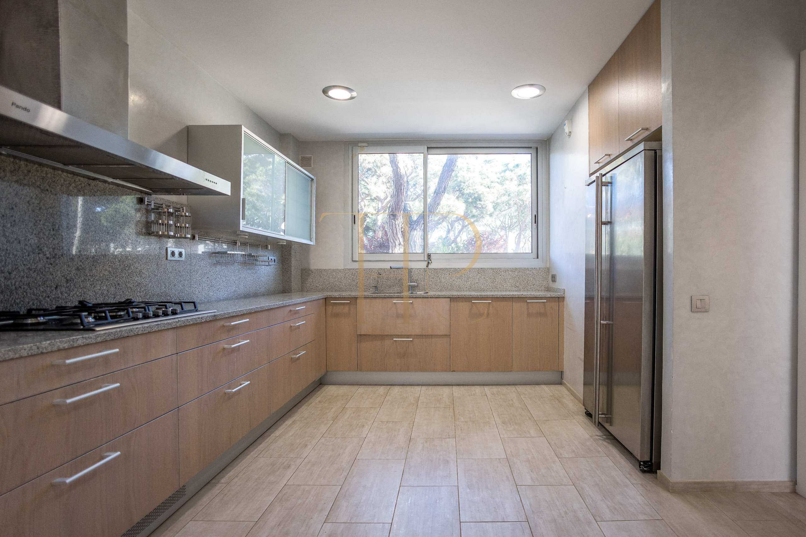 Let villa with garden and pool in Gavà Mar