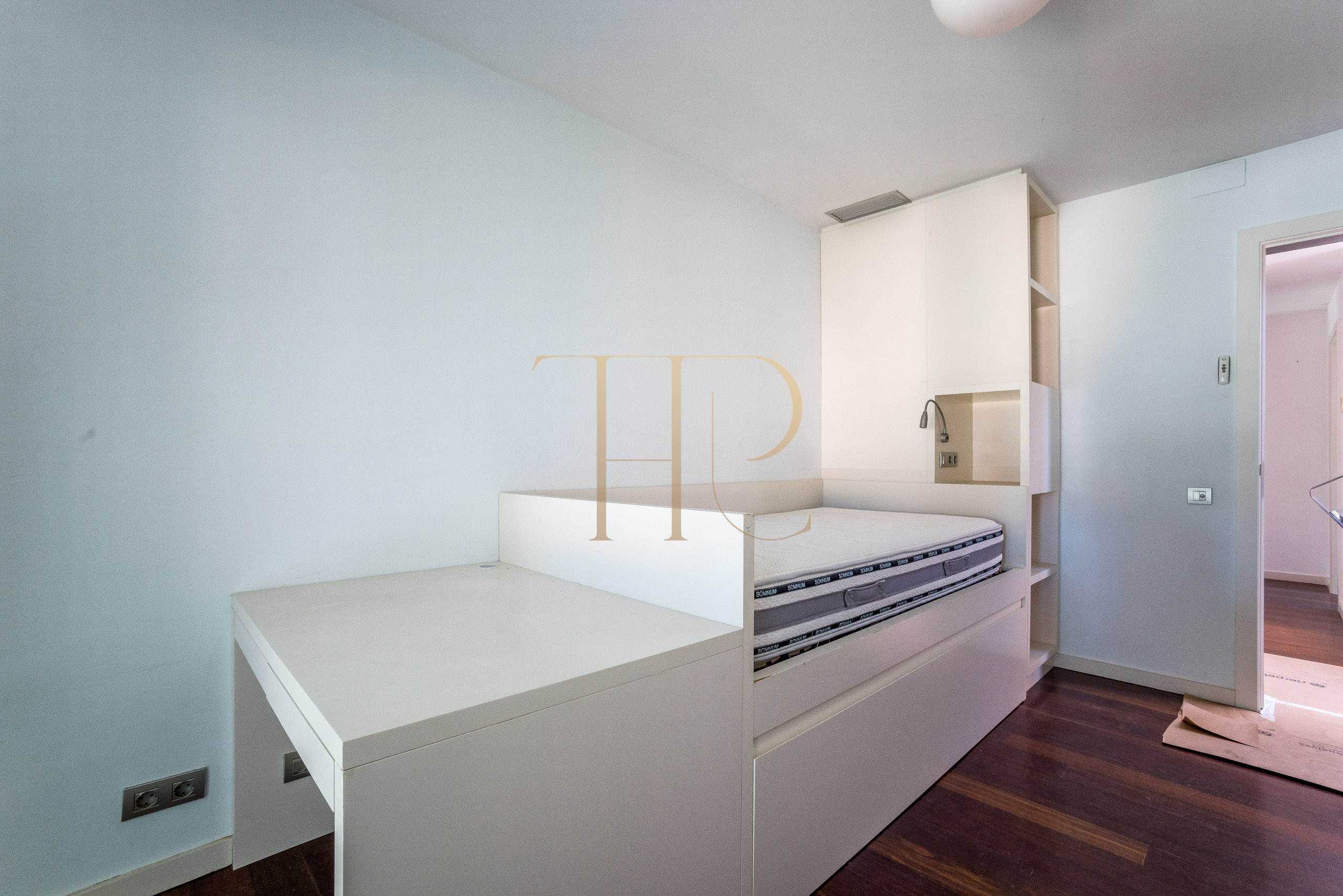 Let villa with garden and pool in Gavà Mar