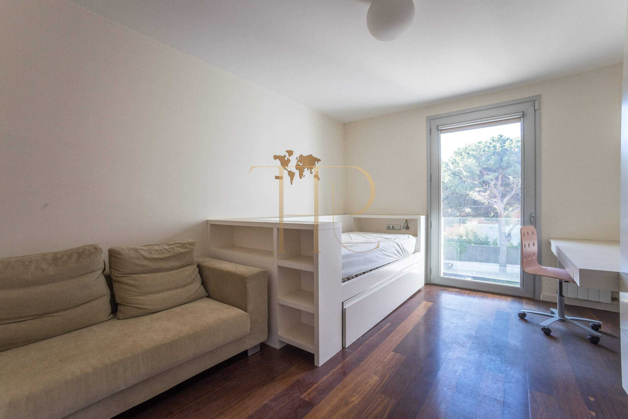 Let villa with garden and pool in Gavà Mar