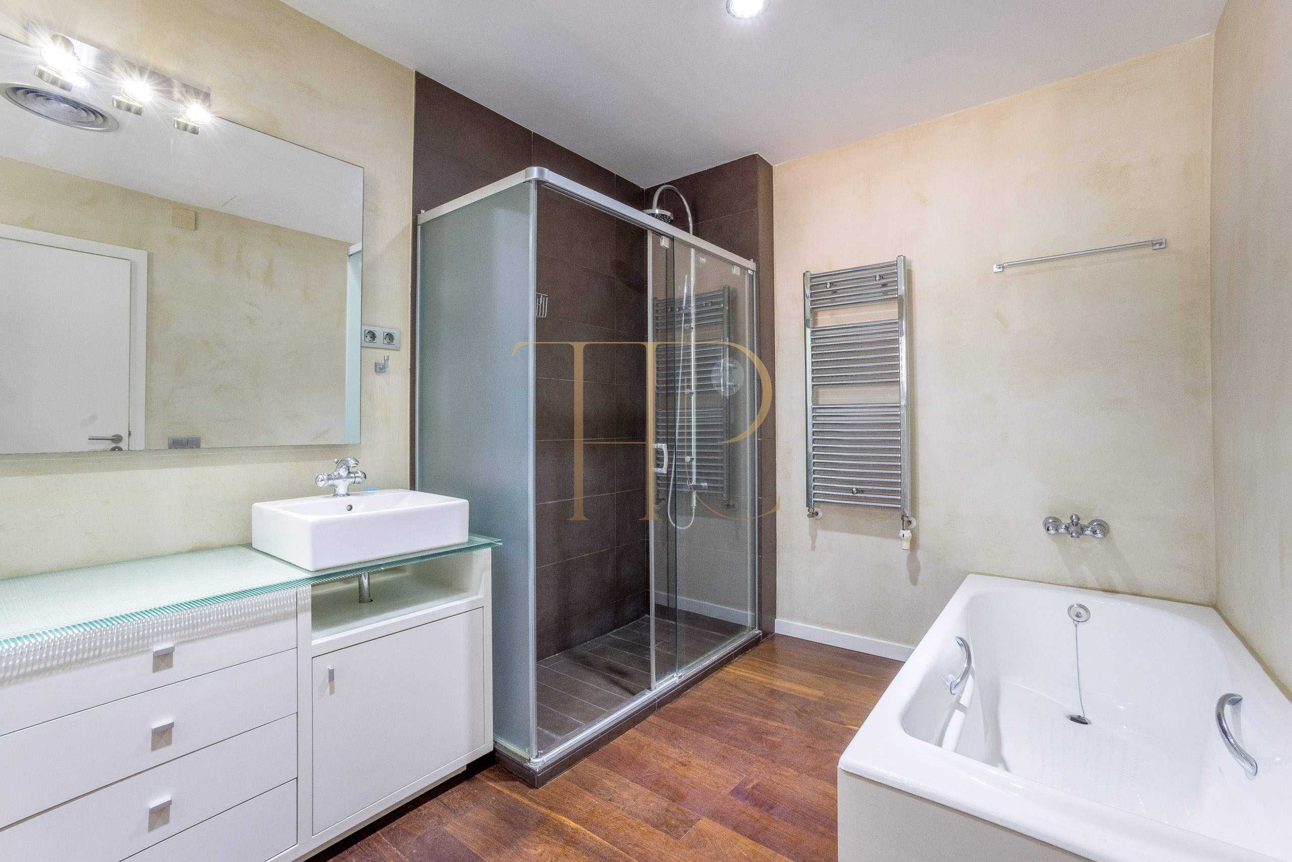 Let villa with garden and pool in Gavà Mar