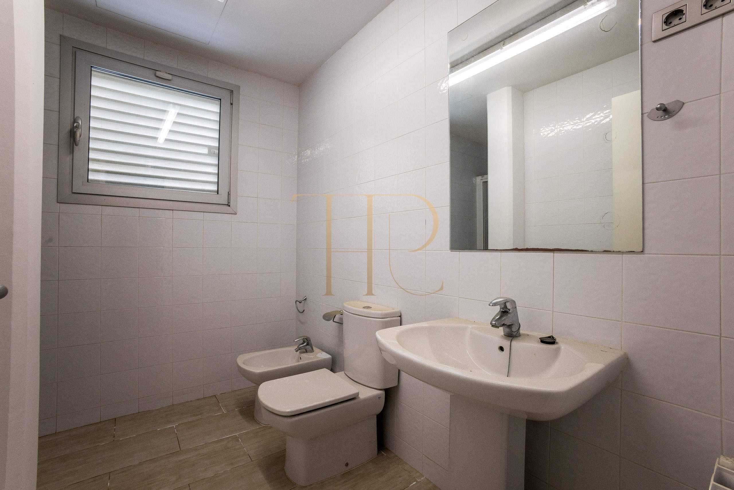 Let villa with garden and pool in Gavà Mar