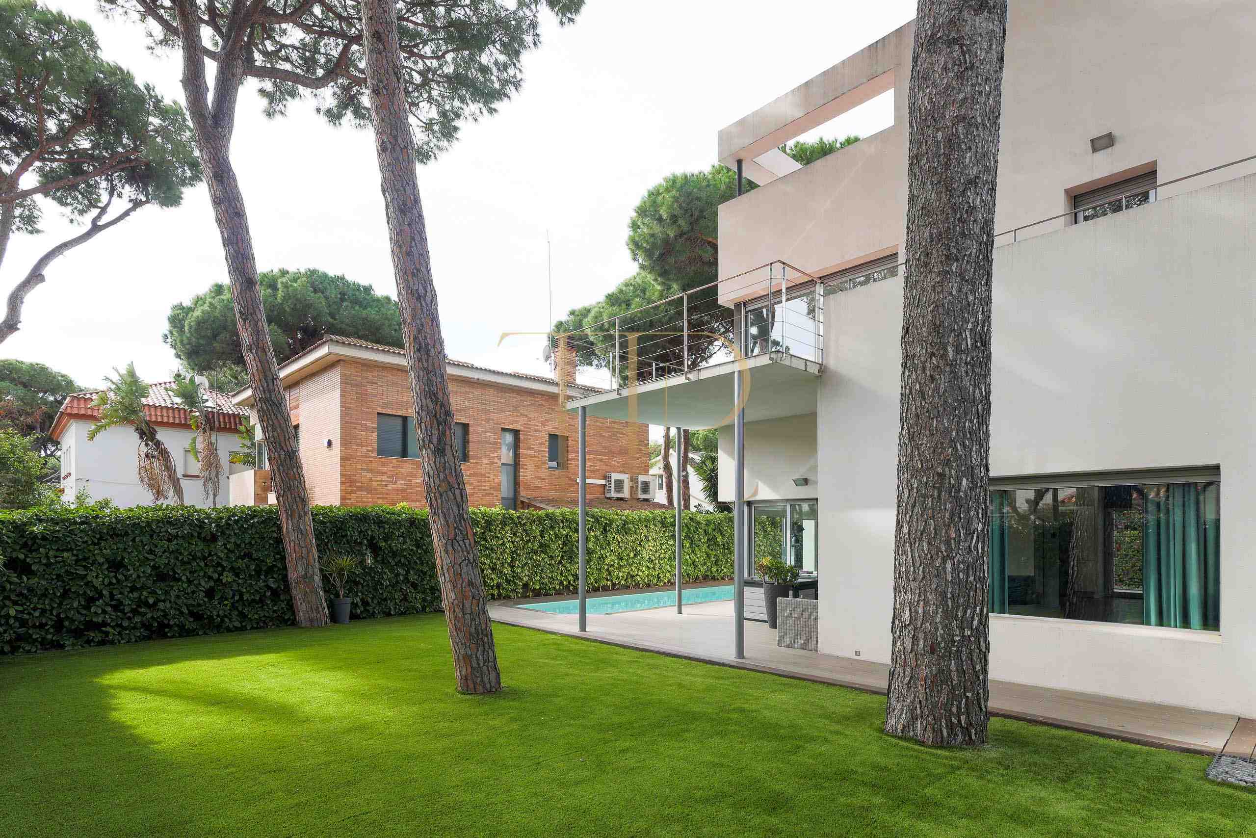 Villa with pool sold in La Pineda, Castelldefels
