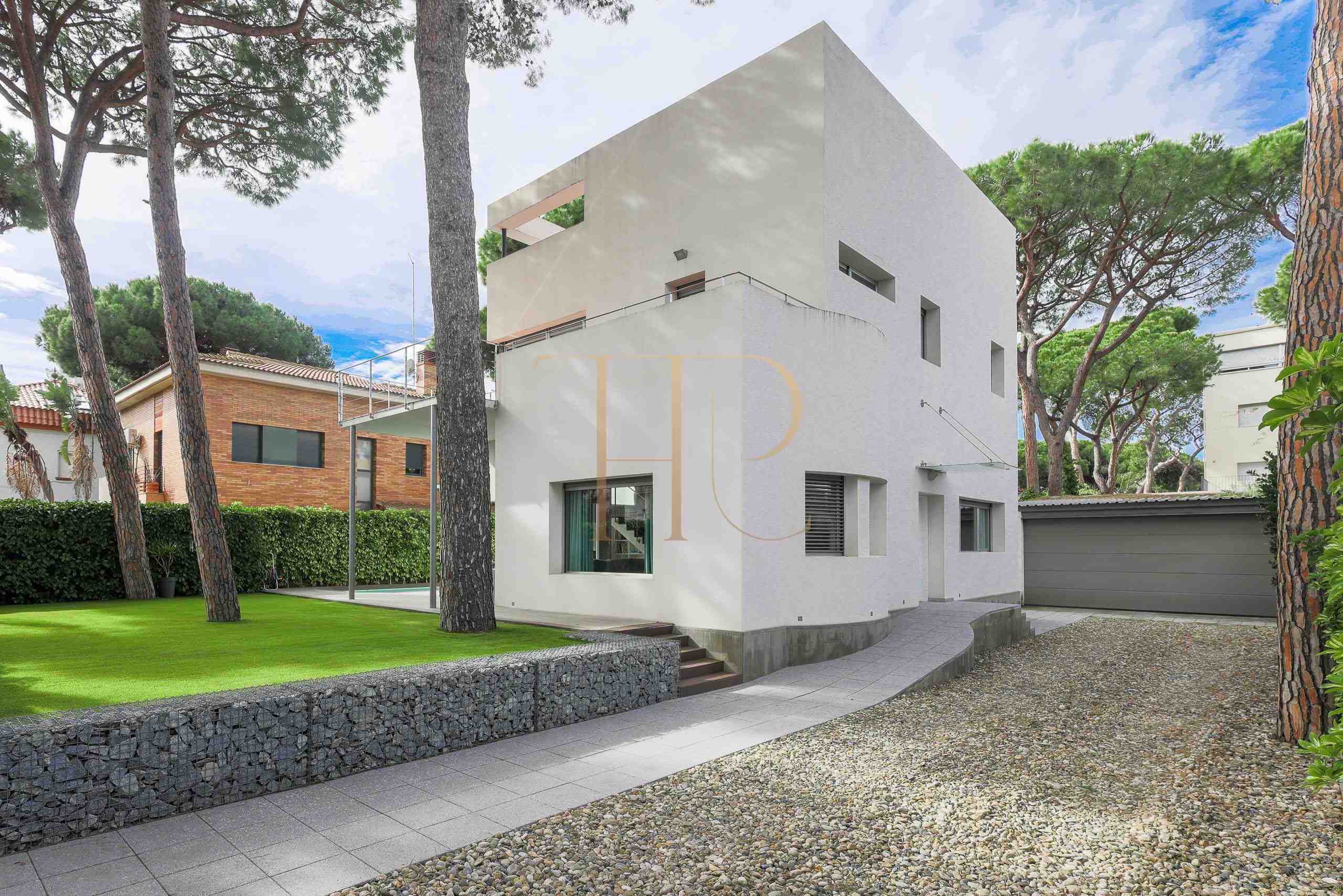 Villa with pool sold in La Pineda, Castelldefels