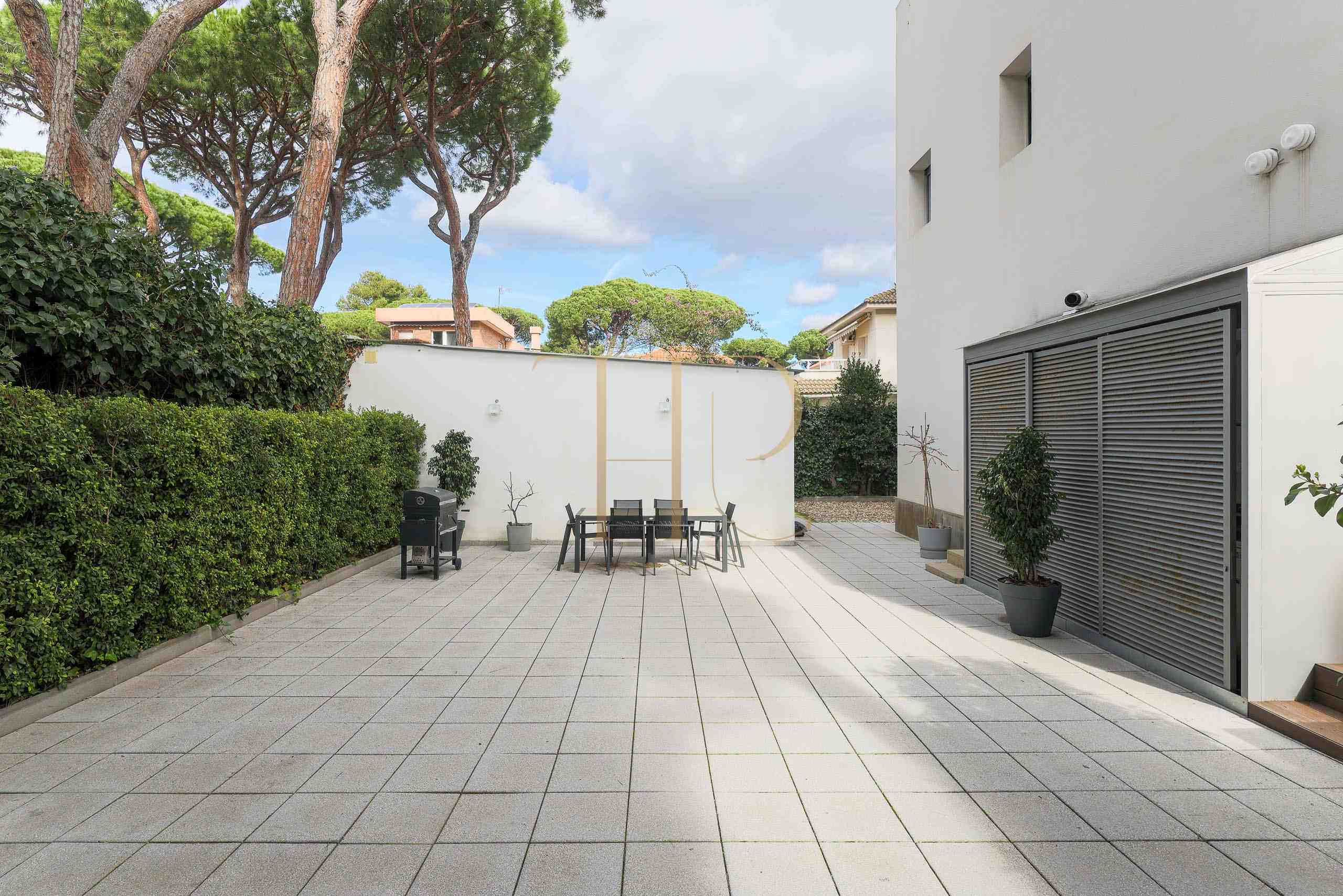 Villa with pool sold in La Pineda, Castelldefels