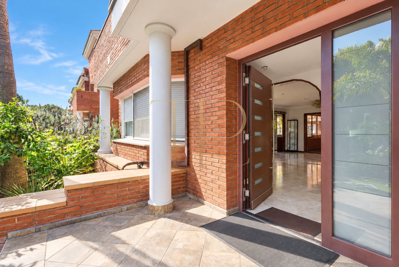 Villa in Gavà Mar — second line to the sea with private garden, pool and privacy