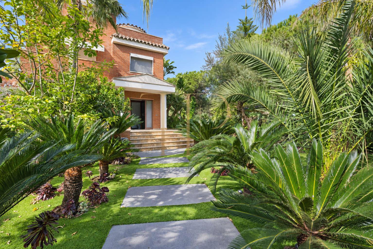 Villa in Gavà Mar — second line to the sea with private garden, pool and privacy
