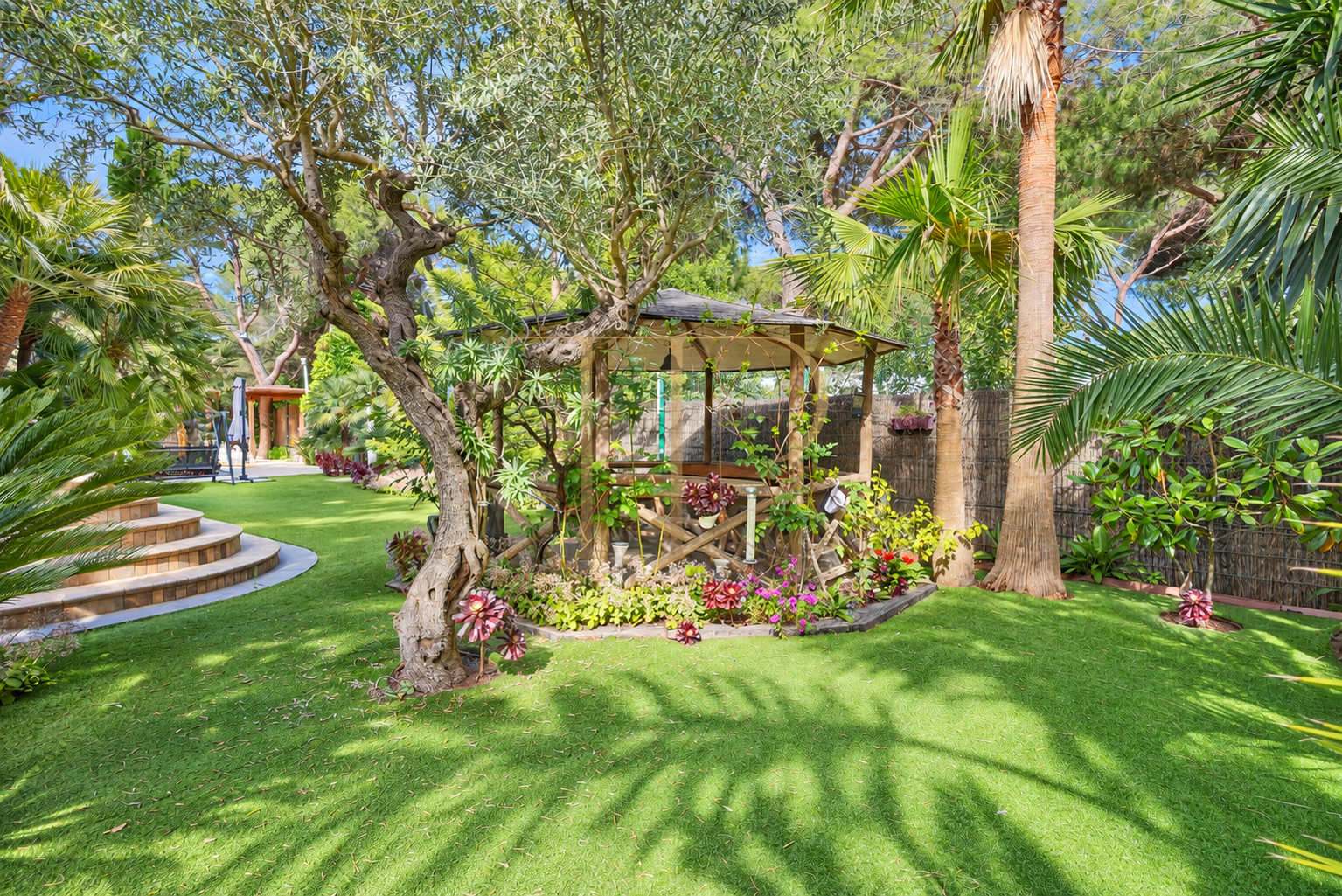 Villa in Gavà Mar — second line to the sea with private garden, pool and privacy