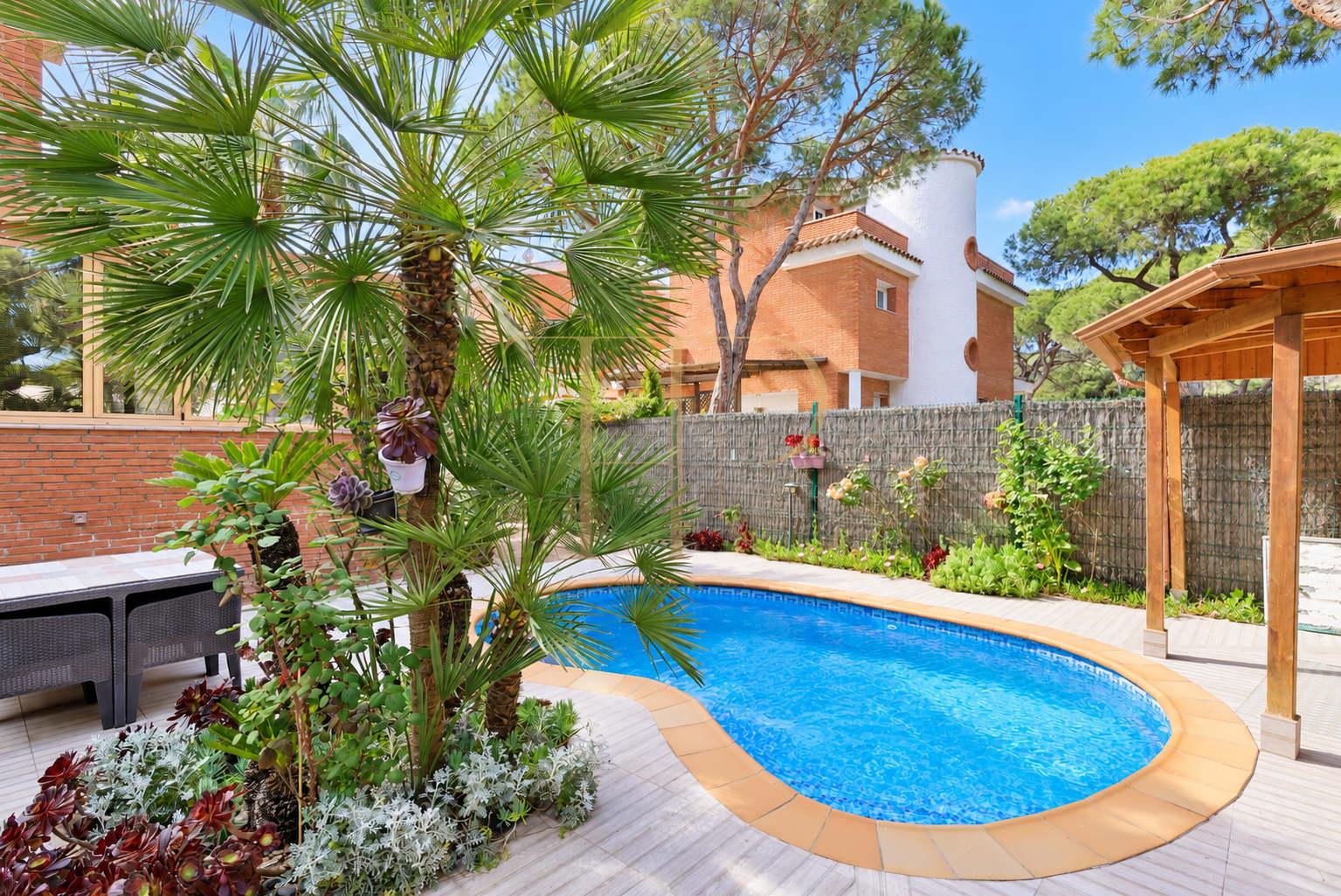 Villa in Gavà Mar — second line to the sea with private garden, pool and privacy