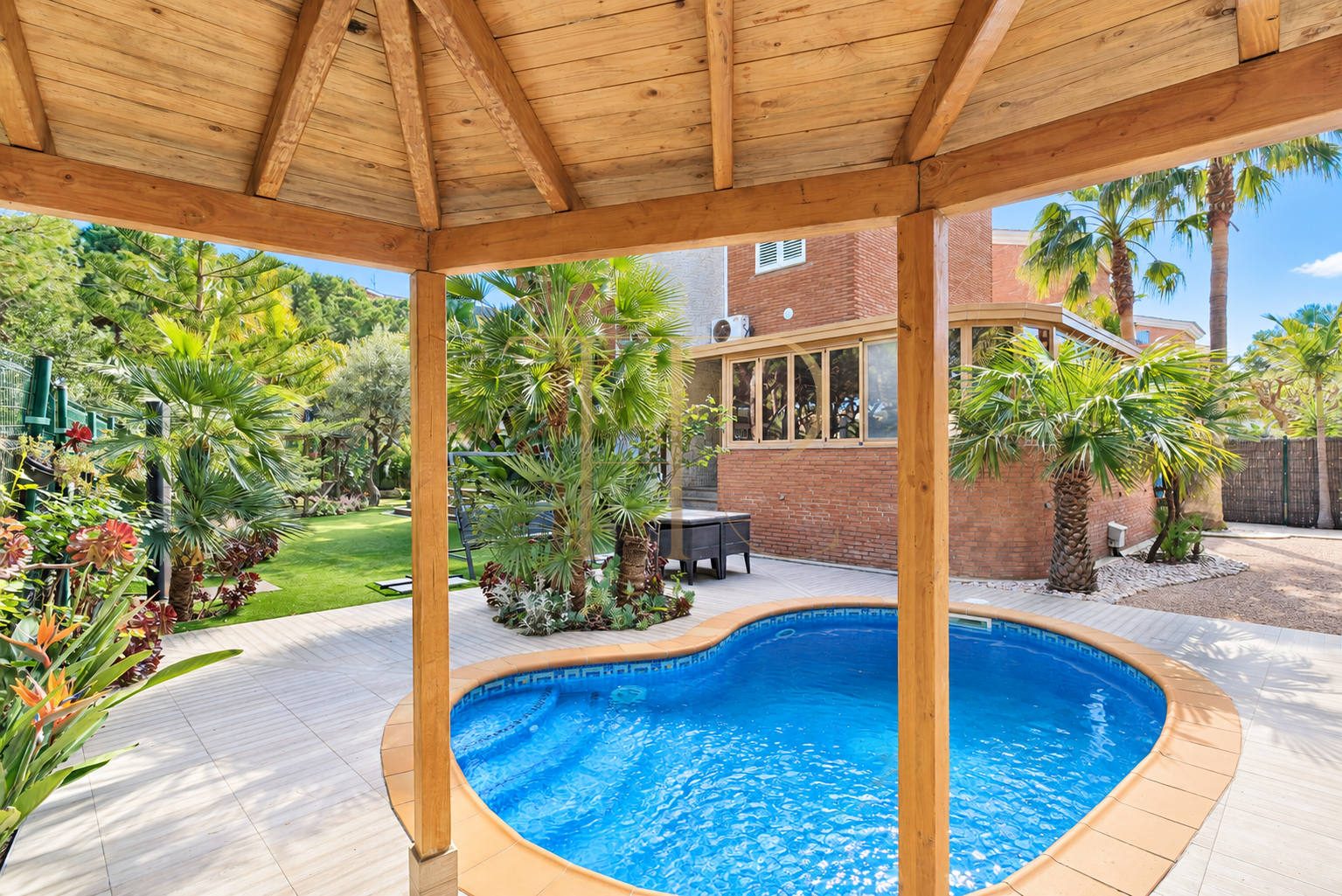 Villa in Gavà Mar — second line to the sea with private garden, pool and privacy