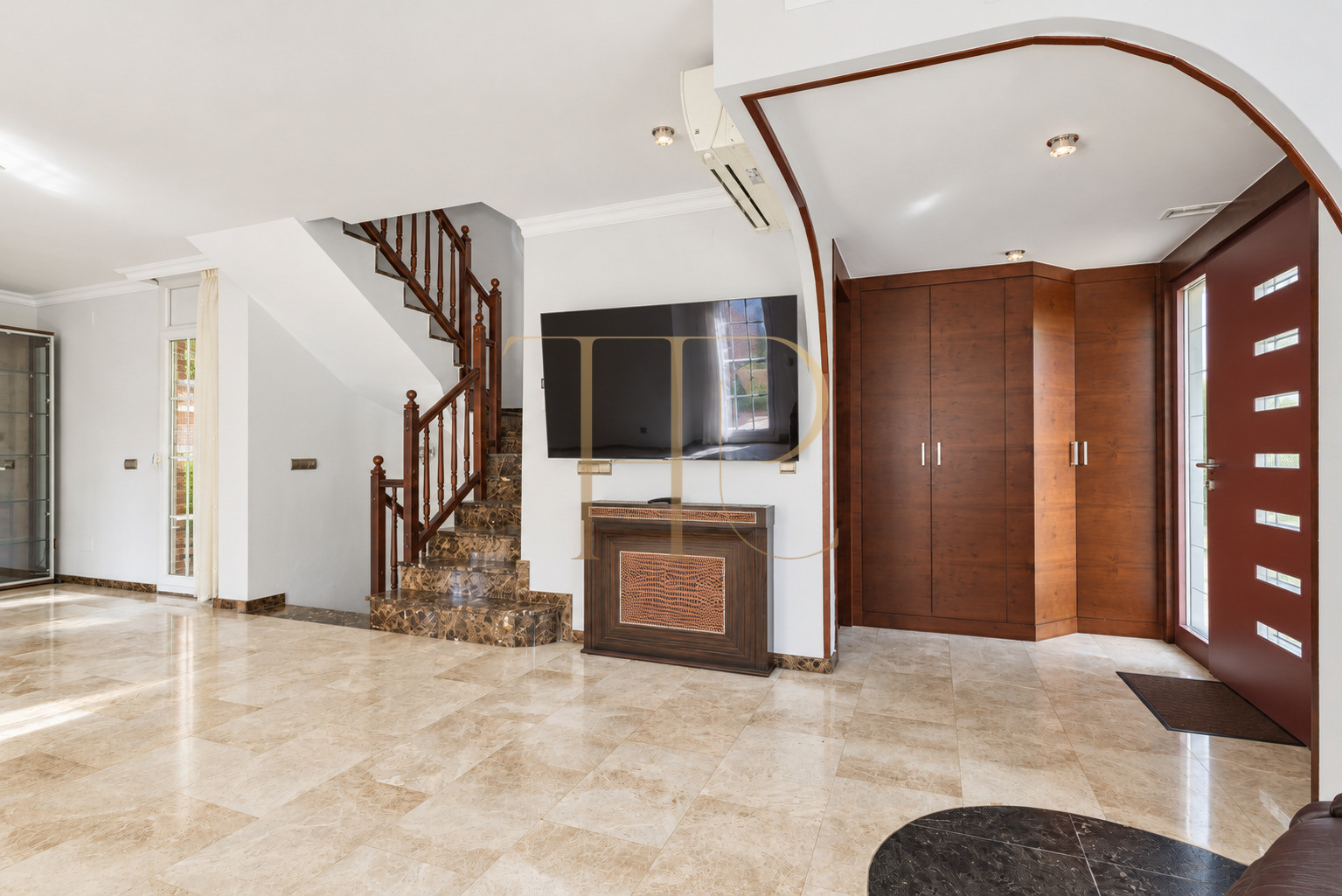 Villa in Gavà Mar — second line to the sea with private garden, pool and privacy