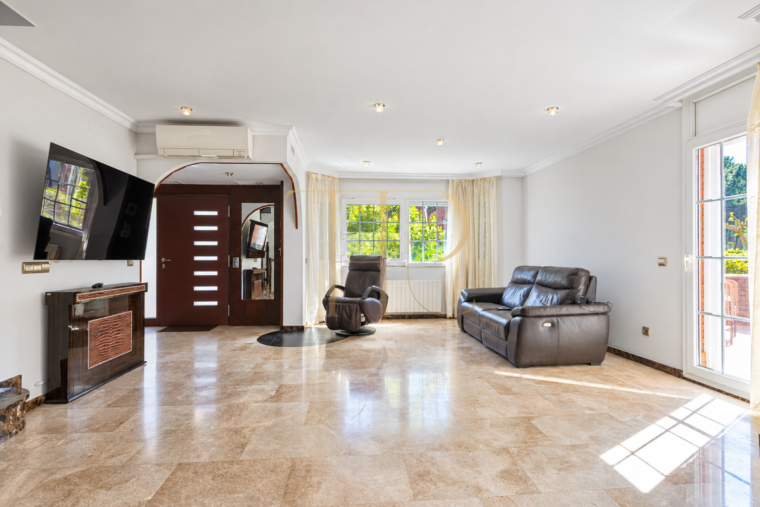 Villa in Gavà Mar — second line to the sea with private garden, pool and privacy