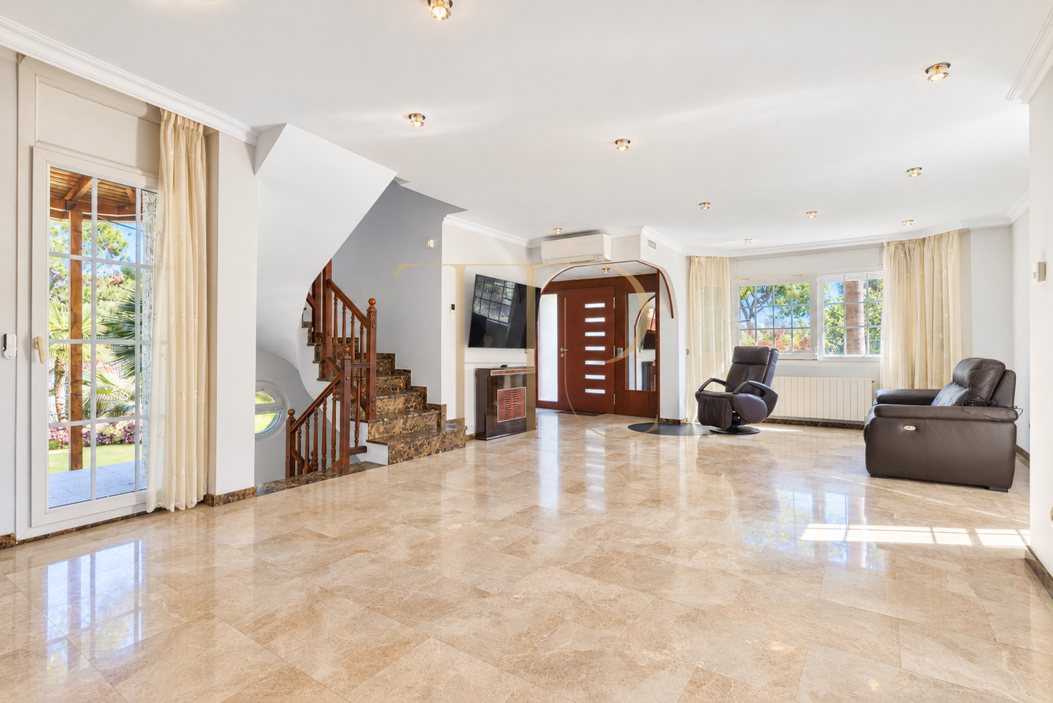 Villa in Gavà Mar — second line to the sea with private garden, pool and privacy