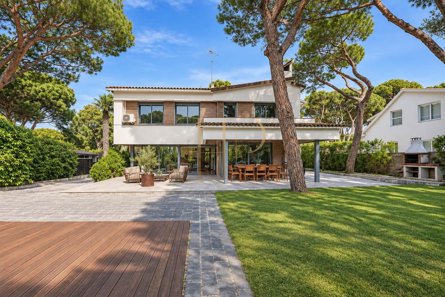 Rented villa in La Pineda, Castelldefels, with a pool