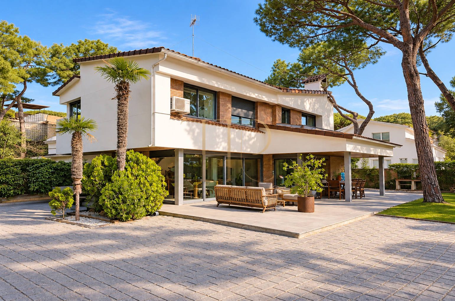 Rented villa in La Pineda, Castelldefels, with a pool