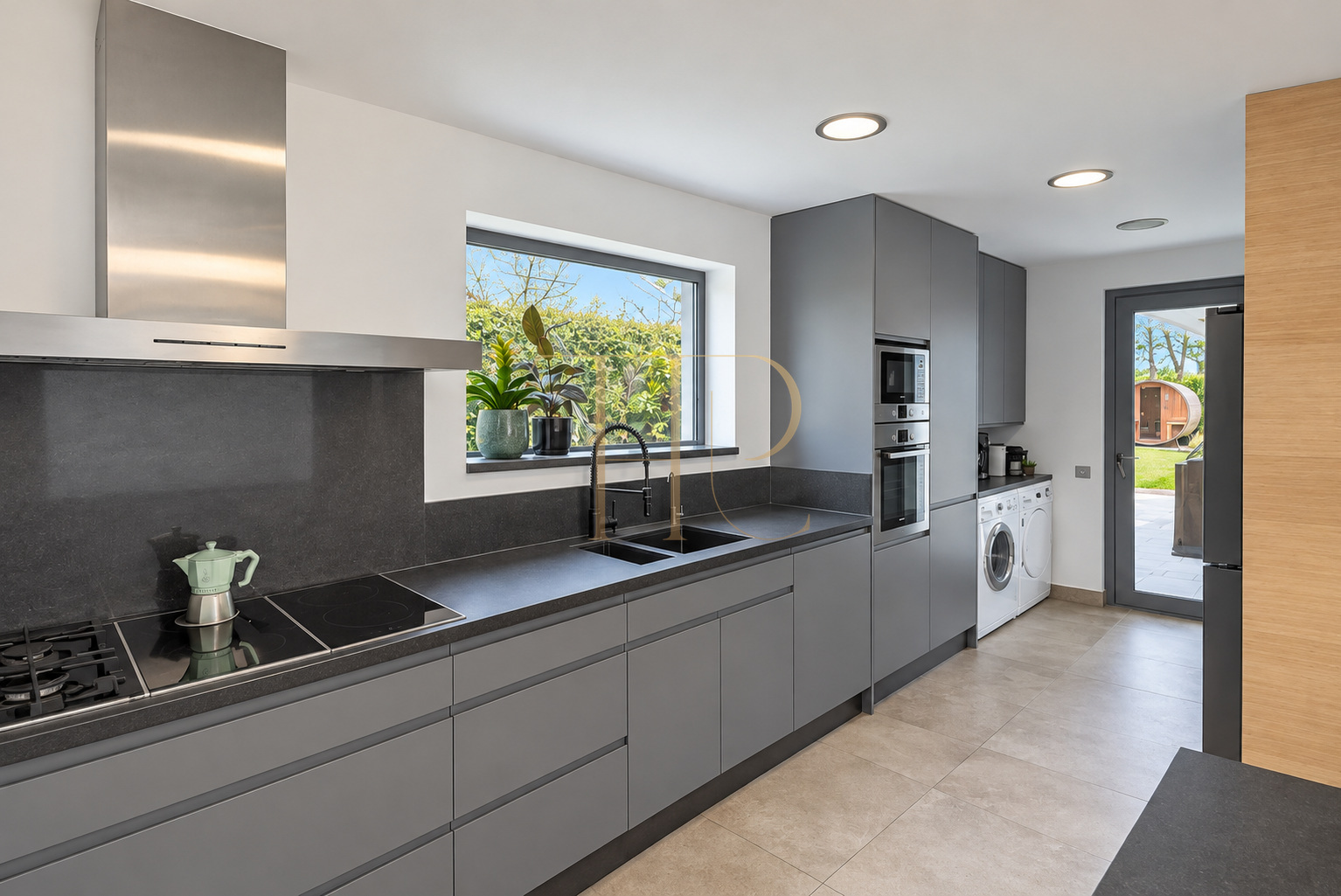 Rented villa in La Pineda, Castelldefels, with a pool