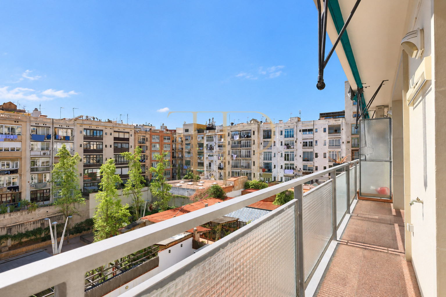 Apartment for sale in Eixample, Barcelona, with balcony