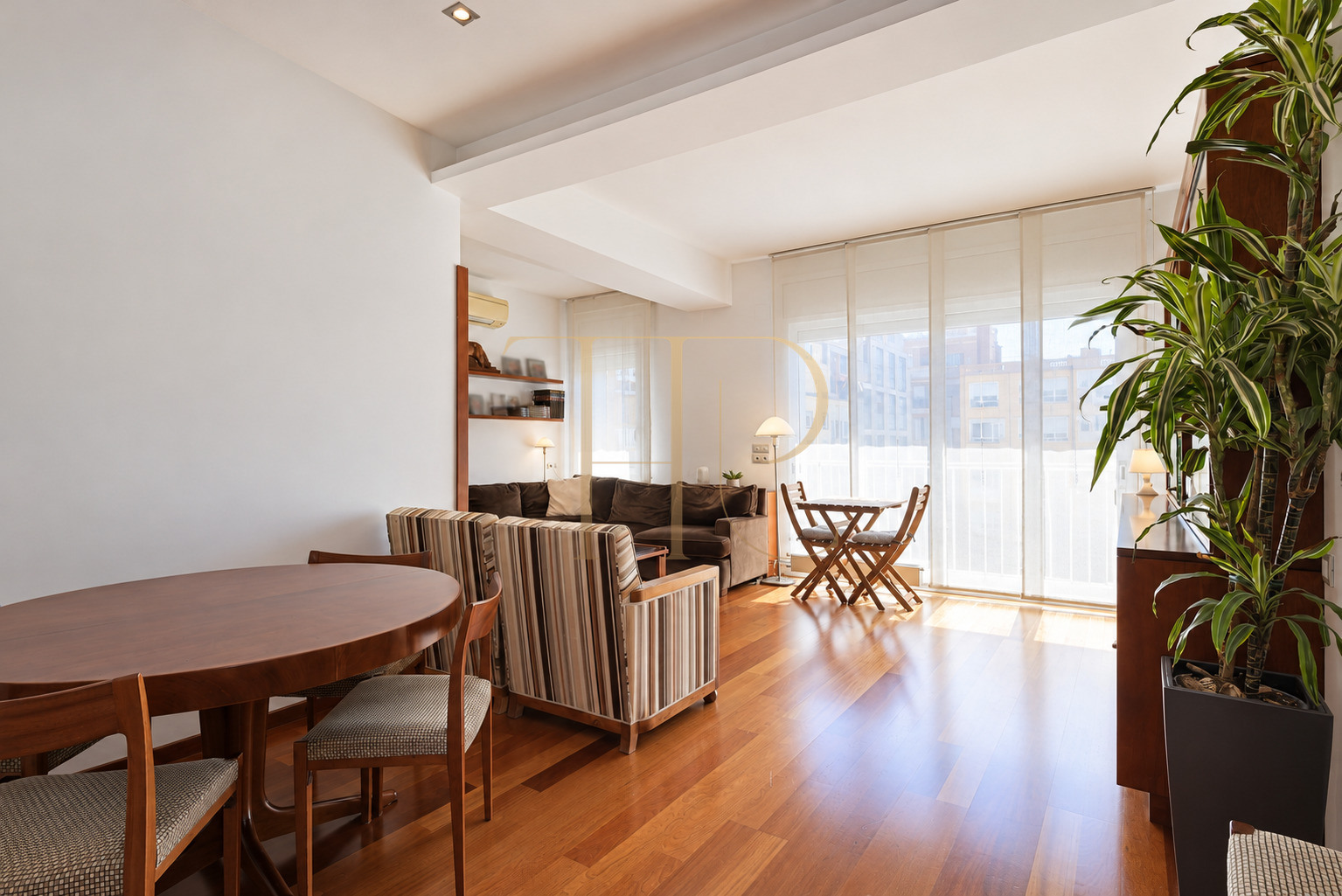 Apartment for sale in Eixample, Barcelona, with balcony