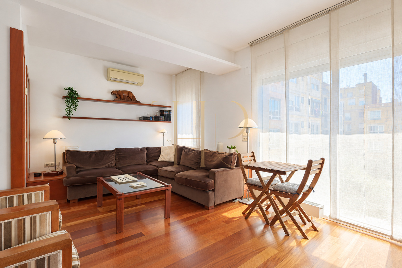 Apartment for sale in Eixample, Barcelona, with balcony