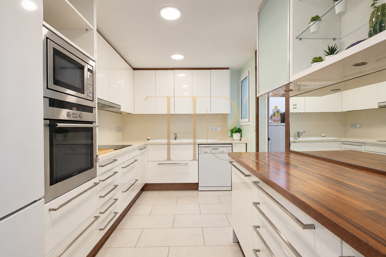 Apartment for sale in Eixample, Barcelona, with balcony