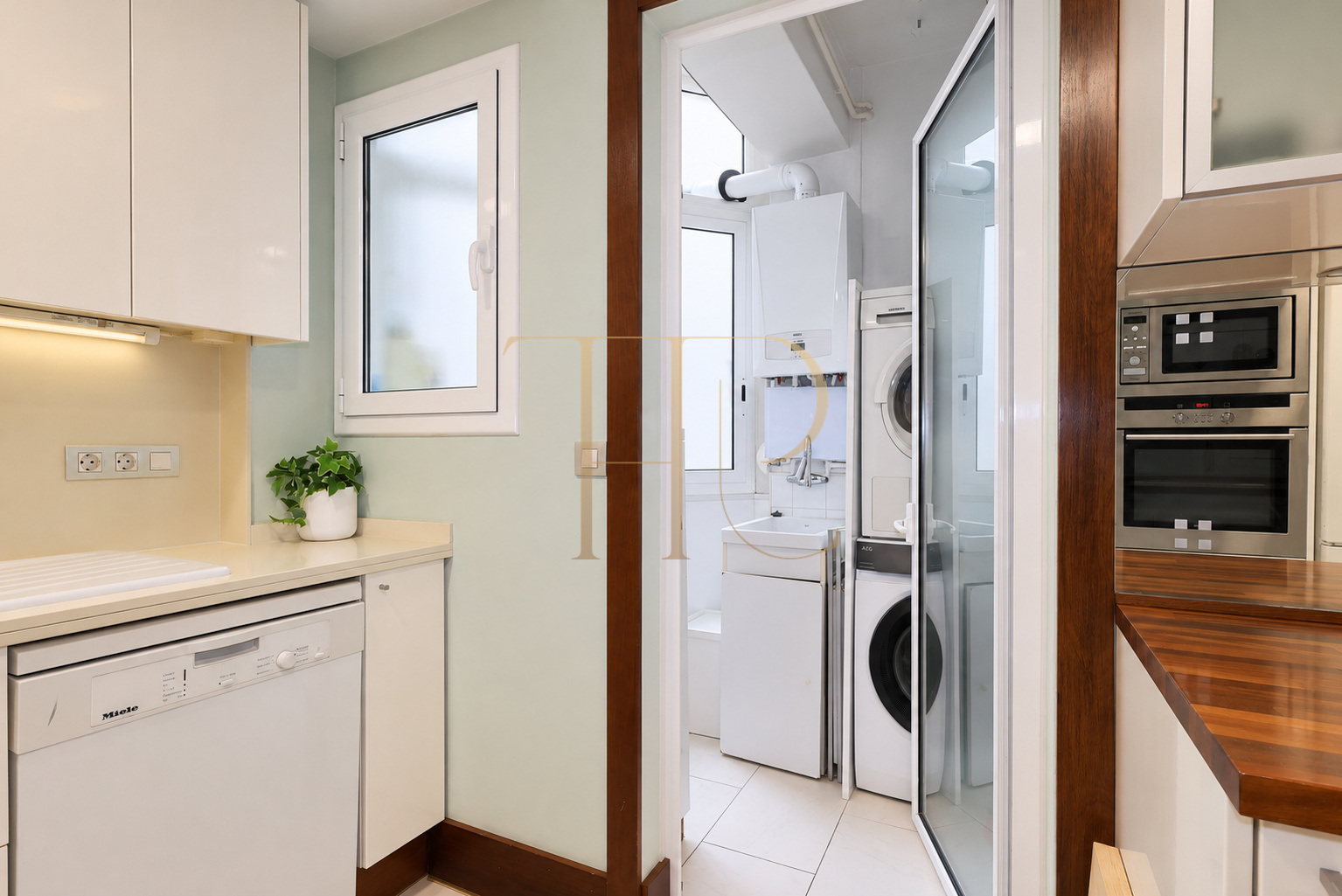 Apartment for sale in Eixample, Barcelona, with balcony