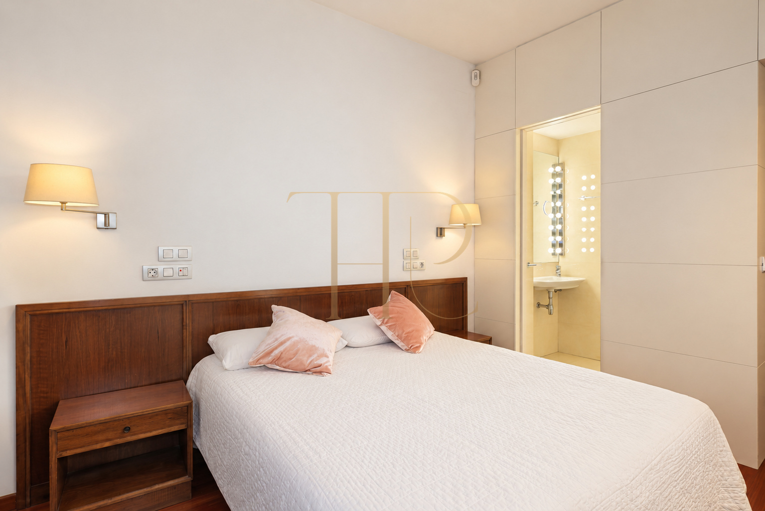 Apartment for sale in Eixample, Barcelona, with balcony