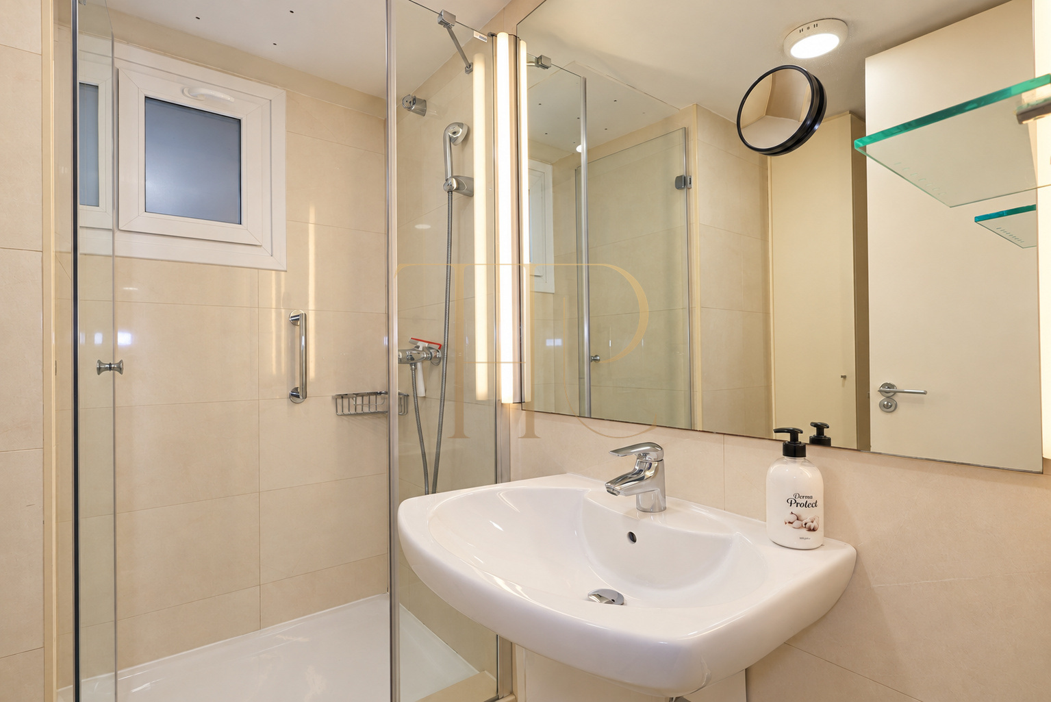 Apartment for sale in Eixample, Barcelona, with balcony