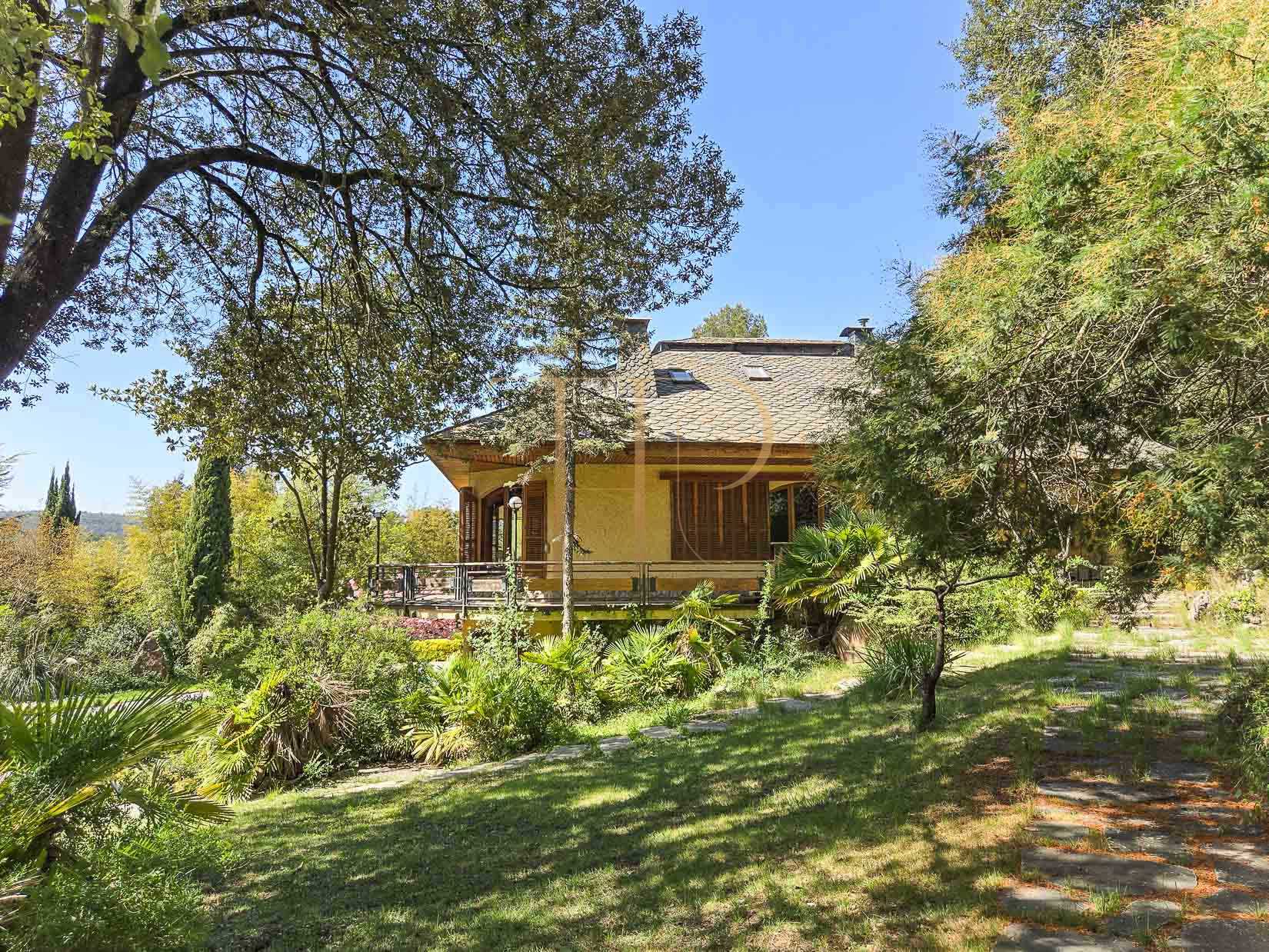 Sold villa in Begues with a large garden and pool