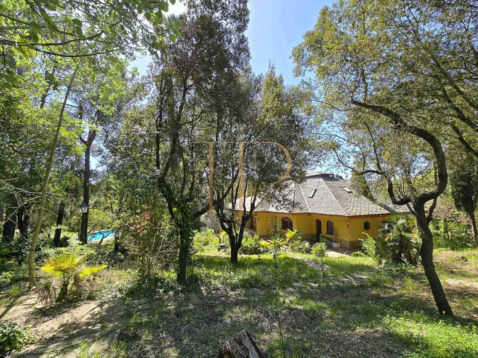 Sold villa in Begues with a large garden and pool