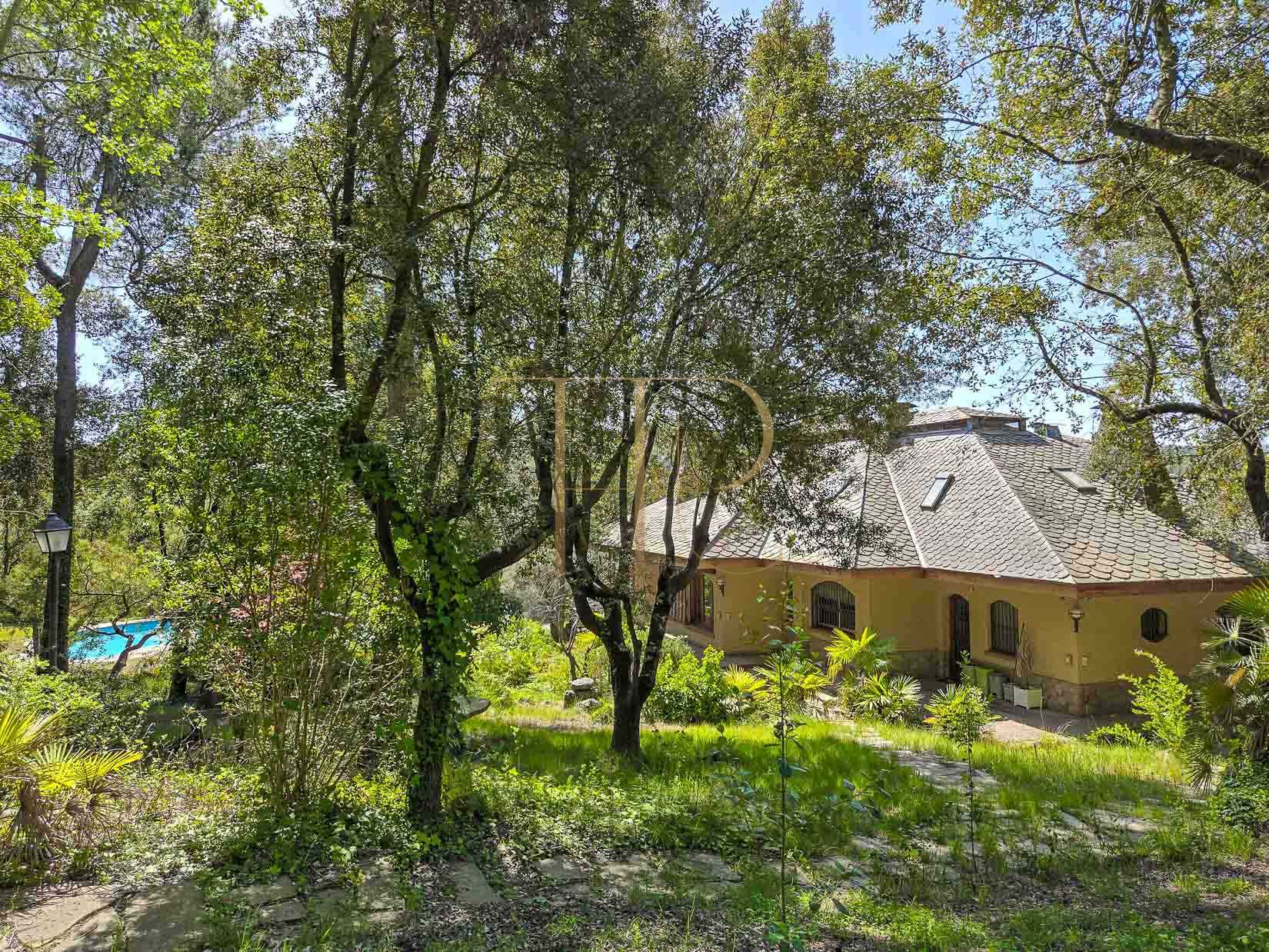 Sold villa in Begues with a large garden and pool