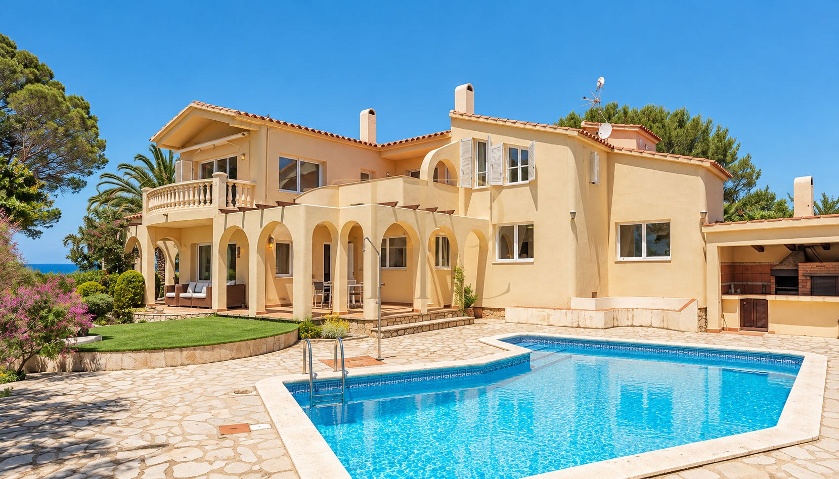 Seafront house for sale in L’Ametlla de Mar, Les Tres Cales