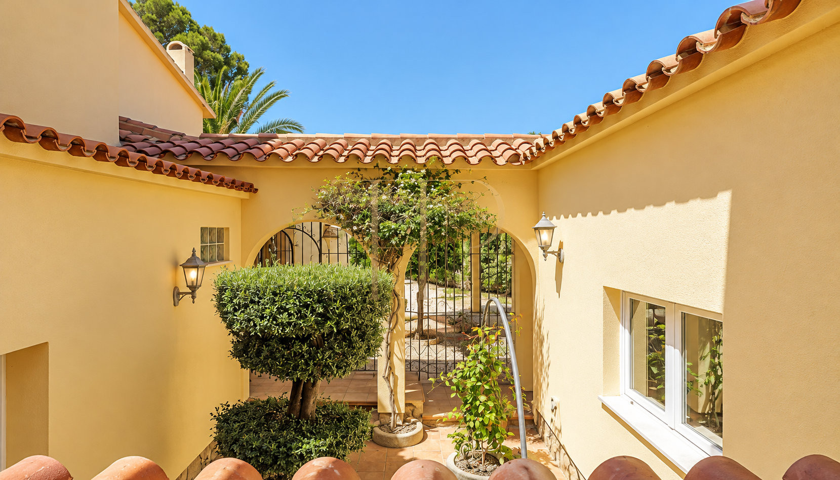 Seafront house for sale in L’Ametlla de Mar, Les Tres Cales