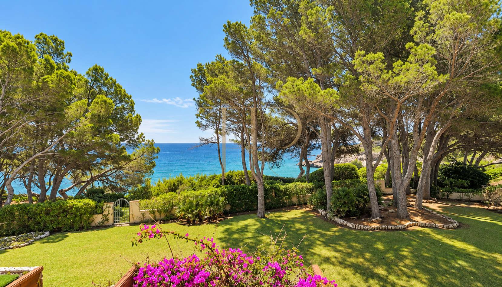 Seafront house for sale in L’Ametlla de Mar, Les Tres Cales
