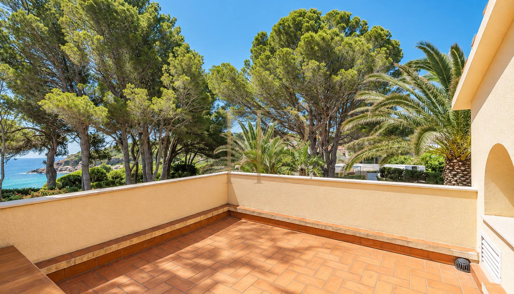 Seafront house for sale in L’Ametlla de Mar, Les Tres Cales