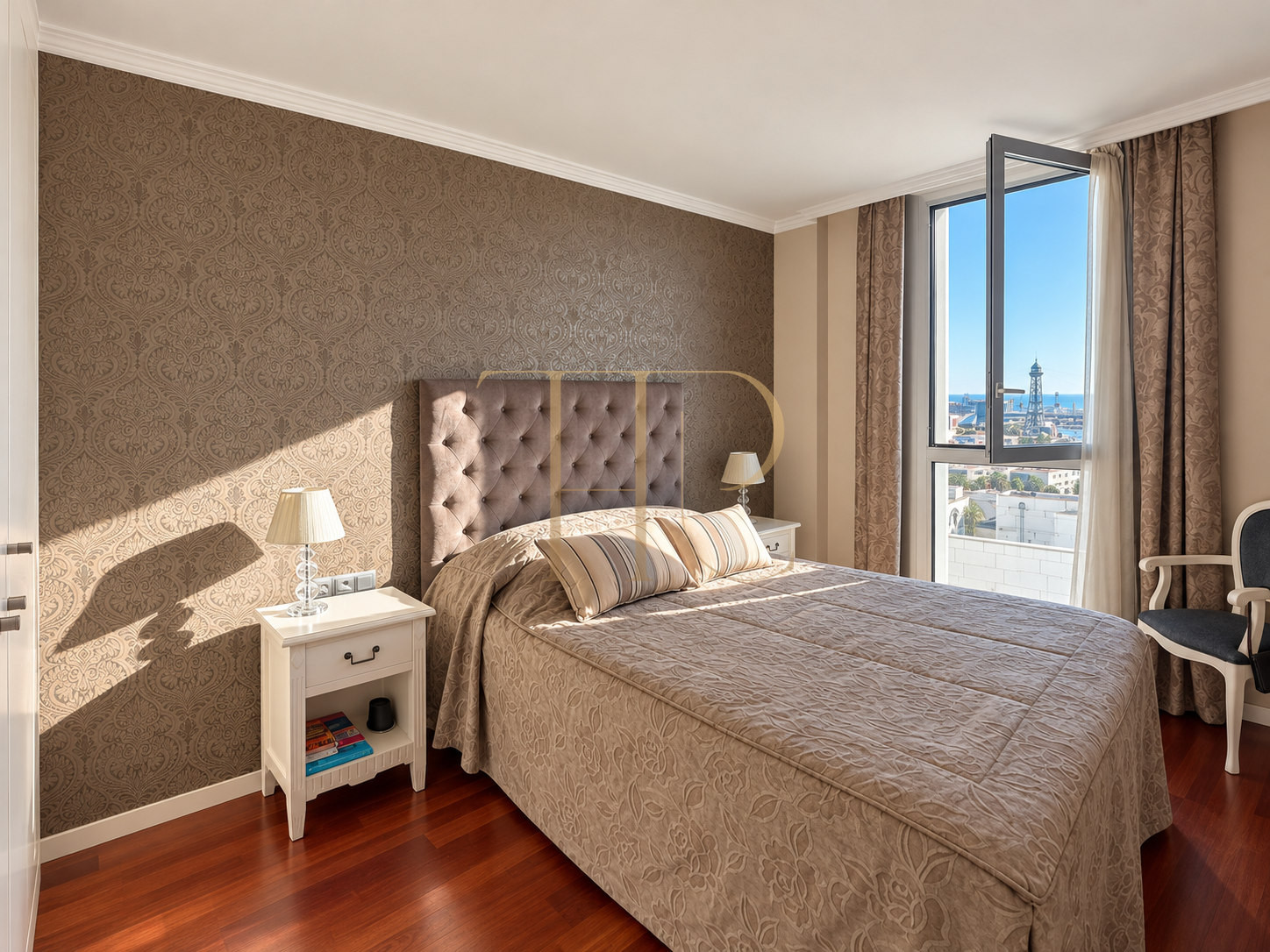 Apartment for sale in Barcelona with Barceloneta and port views