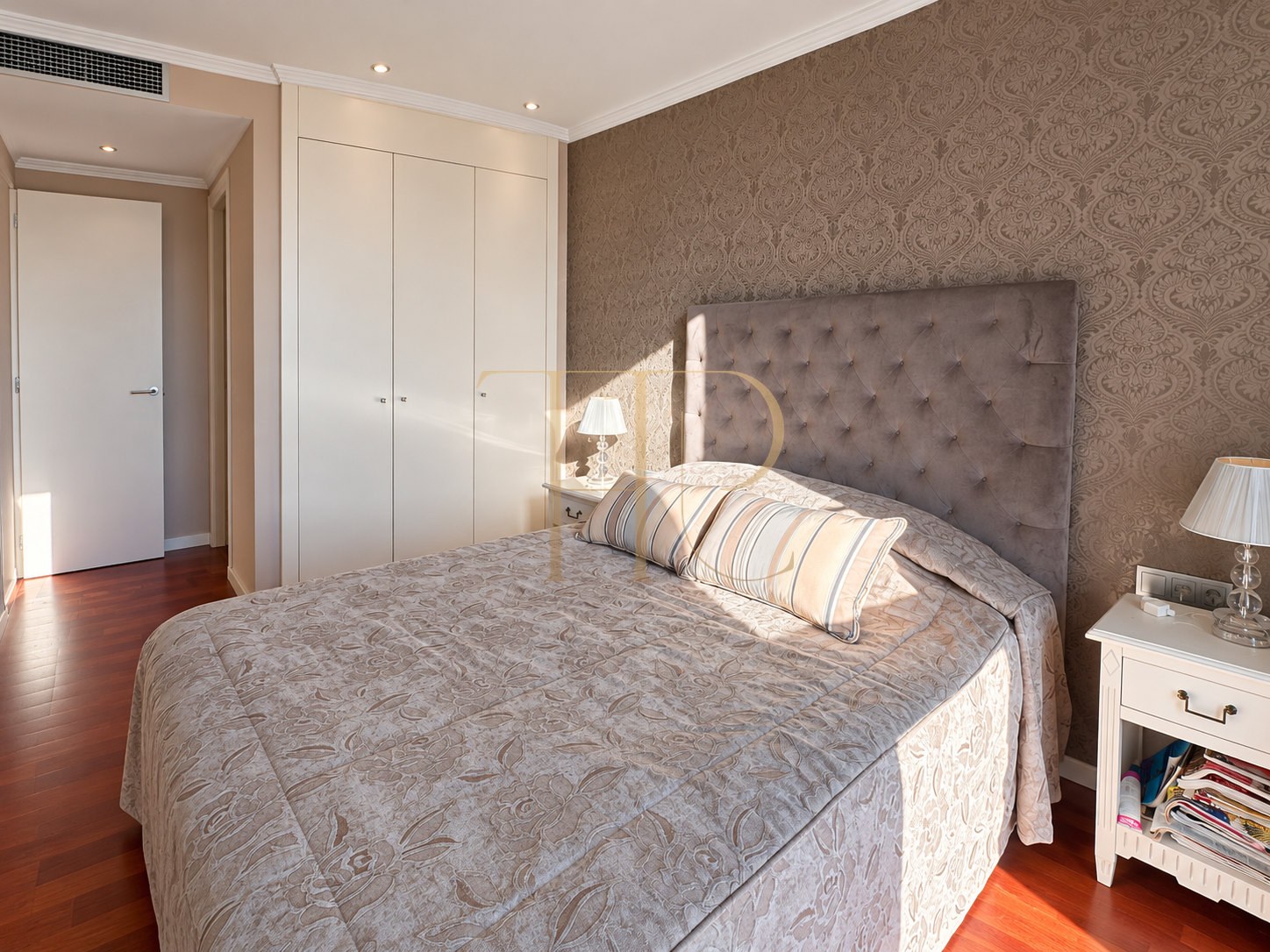 Apartment for sale in Barcelona with Barceloneta and port views
